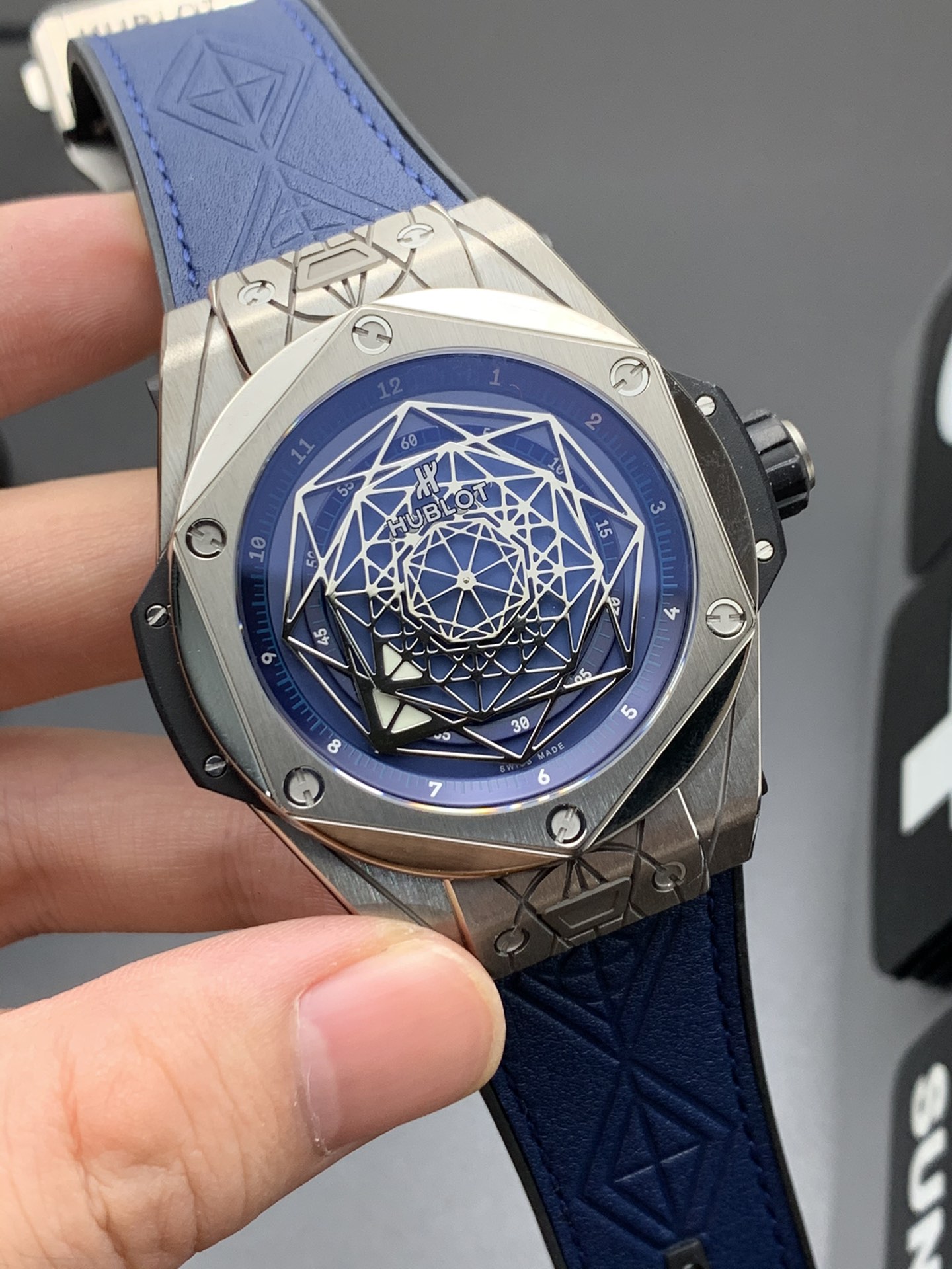 Hublot WWF 钛蓝刺青