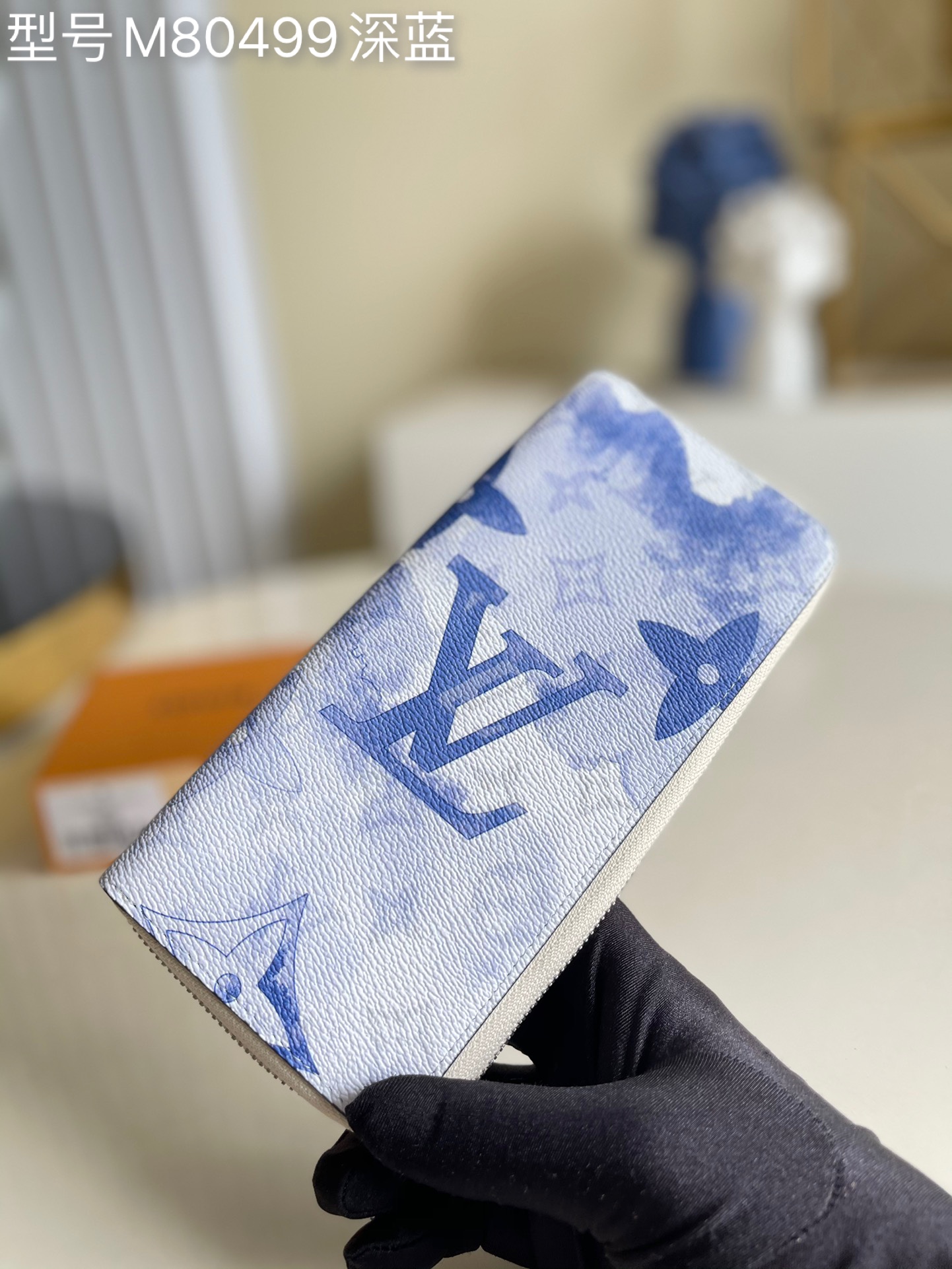 NO:397194,【Exclusive real shot of M80499 dark blue】watercolor summer series This ZIPPY VERTICAL is made of Monogram Watercolor canvas, depicting Monogram patterns with watercolor brushstrokes. The exquisite design includes card slots, pockets and compartments, which can store banknotes, coins and notes. Size 10 x 20 x 2 cm z.300, LV [original leather], louis vuitton19860909【独家实拍M80499深蓝】watercolor 夏日系列 本款ZIPPY VERTICAL 取材 Monogram Watercolor 帆布,以水彩笔触描绘 Monogram 图案.考究设计内含卡位、口袋和隔层,可收纳纸钞、硬币和票据.尺寸10 x 20 x 2 cm z.300,LV【原厂皮】,louis vuitton,Bag