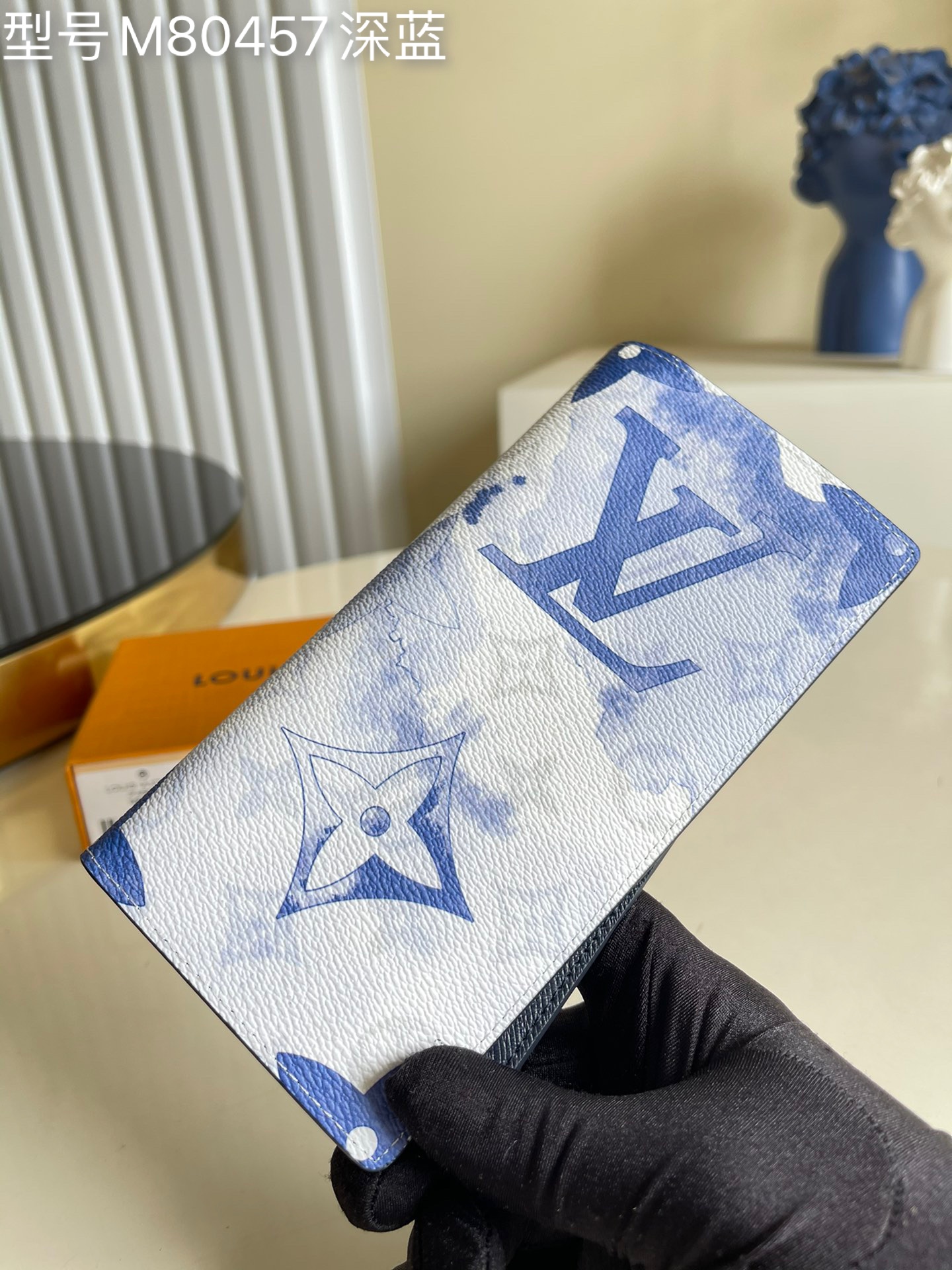 NO:397197,【Exclusive real shot of M80457 dark blue】watercolor summer series BRAZZA wallet is made of Monogram Watercolor canvas, depicting Monogram patterns with watercolor brushstrokes. The exquisite design includes card slots, pockets and compartments, which can store banknotes, coins and notes. 10 x 19 x 2 cm z.,LV [original leather],louis vuitton19860909【独家实拍M80457深蓝】watercolor 夏日系列 BRAZZA 钱夹取材 Monogram Watercolor 帆布,以水彩笔触描绘 Monogram 图案.考究设计内含卡位、口袋和隔层,可收纳纸钞、硬币和票据.10 x 19 x 2 厘米 z.,LV【原厂皮】,louis vuitton,Bag