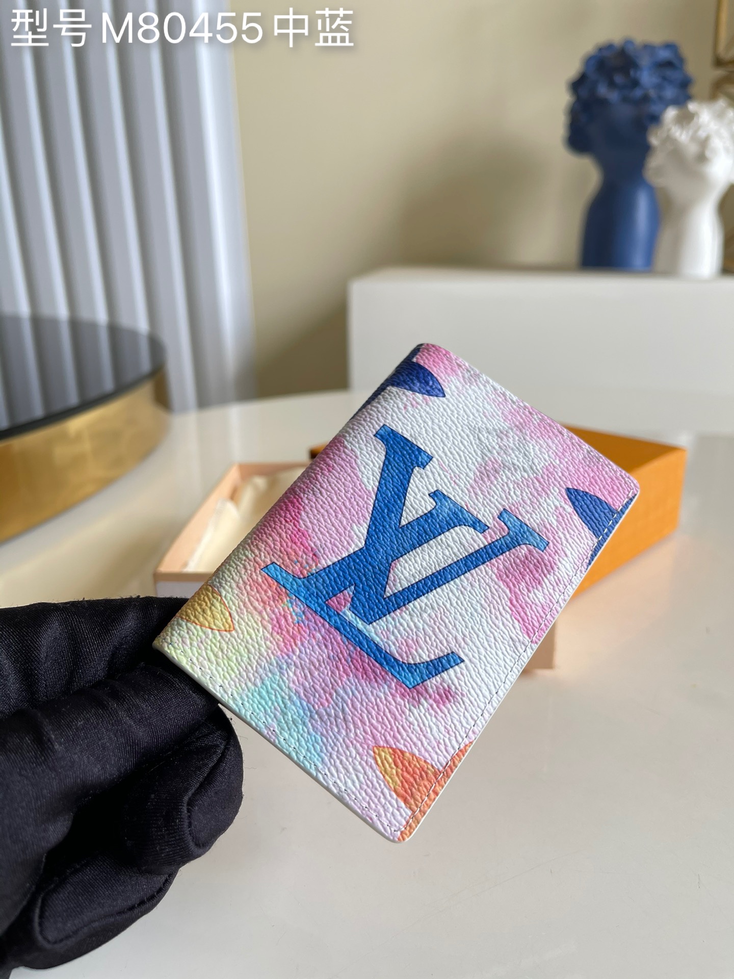 NO:397212,【Exclusive real photo M80455 medium blue】watercolor summer series Pocket wallet presents the Monogram pattern with canvas immersed in soft watercolor tones, which can be stored in most pockets while storing credit cards, banknotes and receipts. 8 x 11 x 1 cm z.,LV [original leather],louis vuitton19860909【独家实拍M80455中蓝】watercolor 夏日系列 口袋钱夹以帆布呈现 Monogram 图案浸没于柔和水彩色调之景,可在收纳信用卡、纸钞和收据的同时收入多数口袋.8 x 11 x 1 厘米 z.,LV【原厂皮】,louis vuitton,Bag