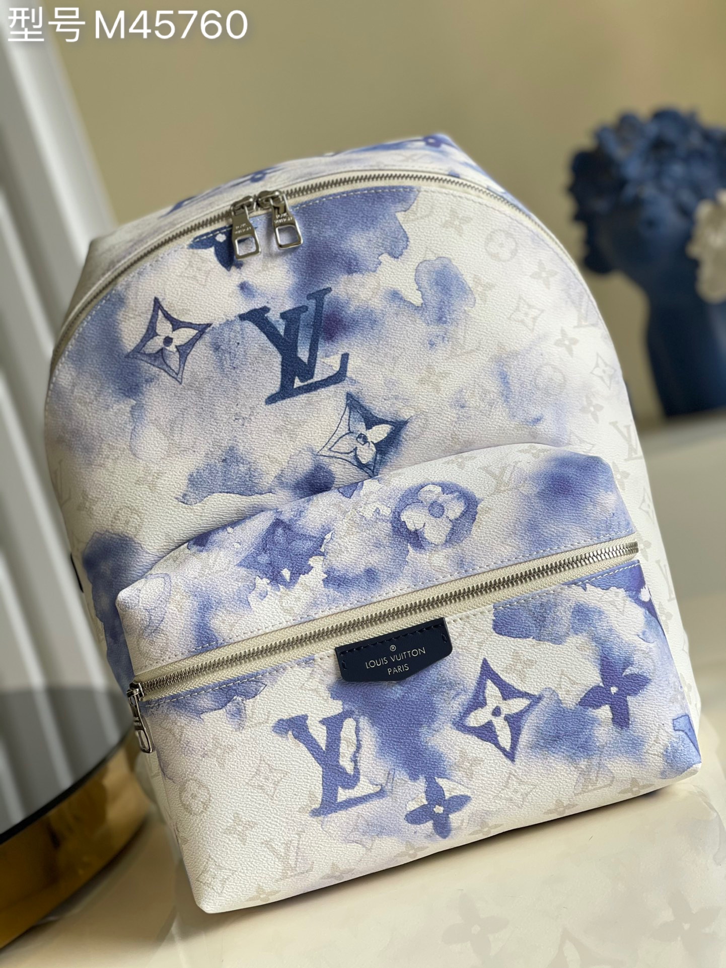 NO:397195,【Exclusive real photo 45760 ink and white】watercolor summer series This Discovery backpack depicts Monogram flowers and LV letters in dreamy watercolor, which is a classic design of the college-style backpack, with iPad pockets. Adjustable leather shoulder straps ensure comfortable carrying. Size 37.0 x 40.0 x 20.0 cm E.,LV [original leather],louis vuitton,backpacks19860909【独家实拍45760水墨白】watercolor 夏日系列 本款 Discovery 双肩包以梦幻水彩描绘 Monogram 花卉和 LV 字母,取鉴学院风格背包的经典设计,设有 iPad 口袋.可调节皮革肩带确保舒适背携.尺寸 37.0 x 40.0 x 20.0 cm E.,LV【原厂皮】,louis vuitton,backpacks,Bag