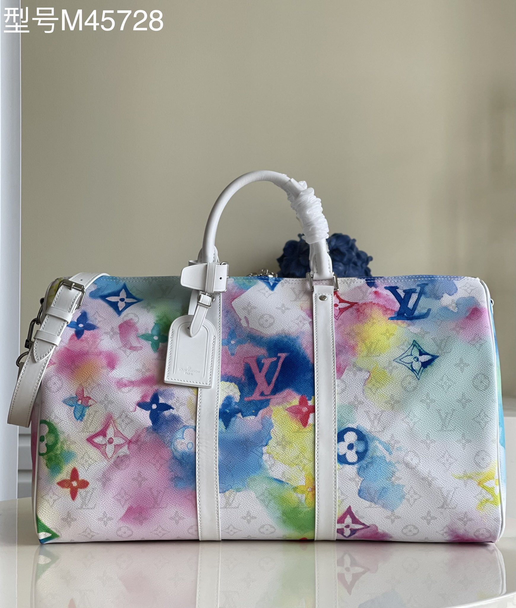 NO:397192,【Exclusive real photo M45728】 M45758 watercolor Summer series This Keepall 50 BANDOULIRE soft travel bag uses elegant watercolor to depict Monogram pattern on the surface of the coated canvas, dreaming of the rainbow woven by Virgil Abloh. The cabin luggage size is hidden and it is an ideal companion for weekend trips. Size 50 x 29 x 23 cm E.900, LV [original leather], louis vuitton19860909【独家实拍 M45728】 M45758 watercolor 夏日系列 本款 Keepall 50 BANDOULIRE 软质旅行袋以淡雅水彩于涂层帆布表面描摹 Monogram 图案,梦回 Virgil Abloh 编织的彩虹幻境.机舱行李尺寸暗藏充裕容量,是周末旅途的理想伴侣.尺寸50 x 29 x 23 厘米 E.900,LV【原厂皮】,louis vuitton,Bag