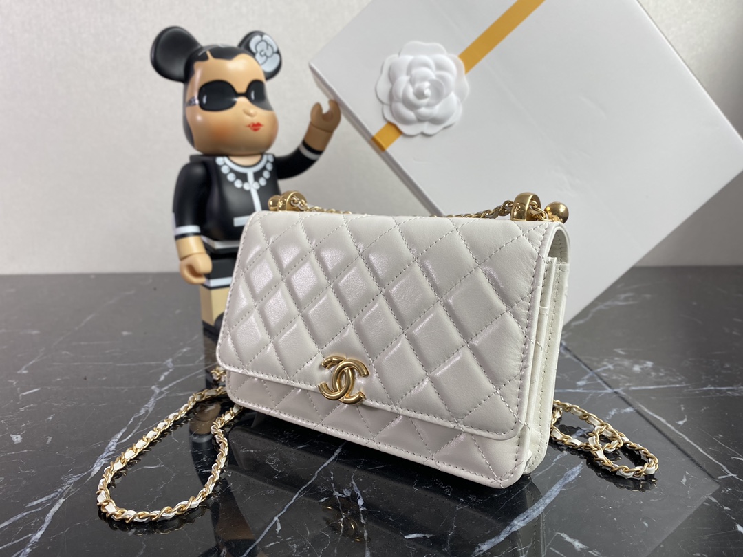 Chanel Early Autumn Advanced Handicraft Workshop Series Double Beads Golden Ball WOC Smooth cowhide is much more durable than lambskin. The chain