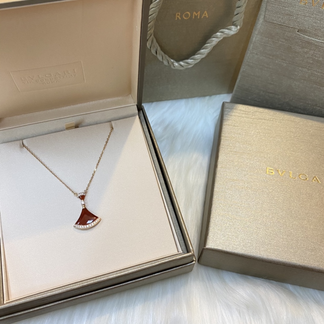 Bvlgari necklace