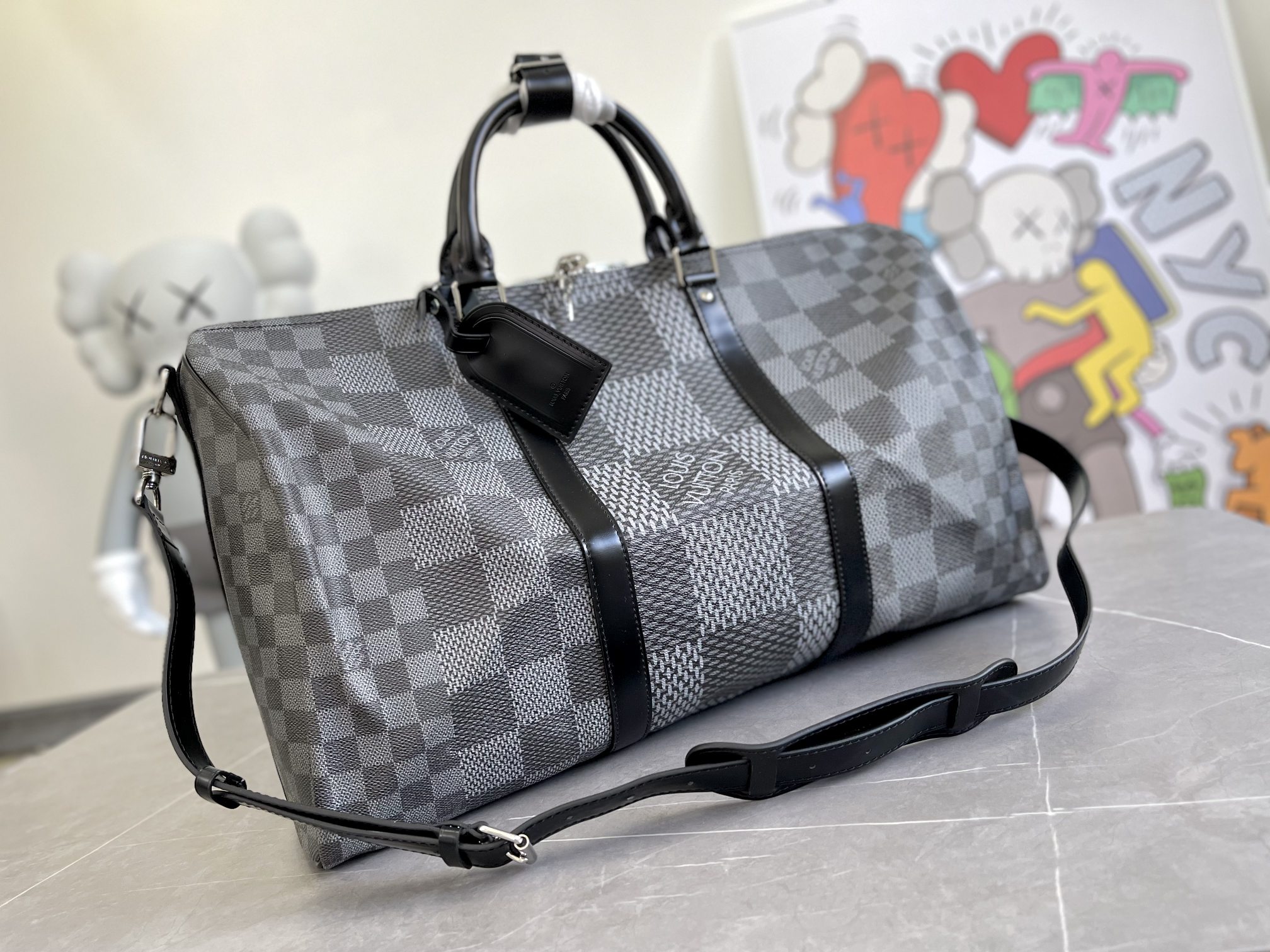 NO:178583,Authentic high quality Top original order N50016 This Keepall Bandoulière 50 travel bag material Damier Graphite 3D canvas, with a cabin luggage size, a zipper bag for storing valuables. Double handles and removable shoulder straps for easy travel. Dimensions 50 x 29 x 23 cm, authentic LV, louis vuitton19860909正品级 高质量 顶级原单 N50016 本款 Keepall Bandoulière 50 旅行袋取材 Damier Graphite 3D 帆布,以机舱行李尺寸囊括充裕容量,内设收纳贵重物品的拉链袋.双手柄和可拆卸肩带实现轻松出行.尺寸50 x 29 x 23 厘米,正品级LV,louis vuitton,Bag