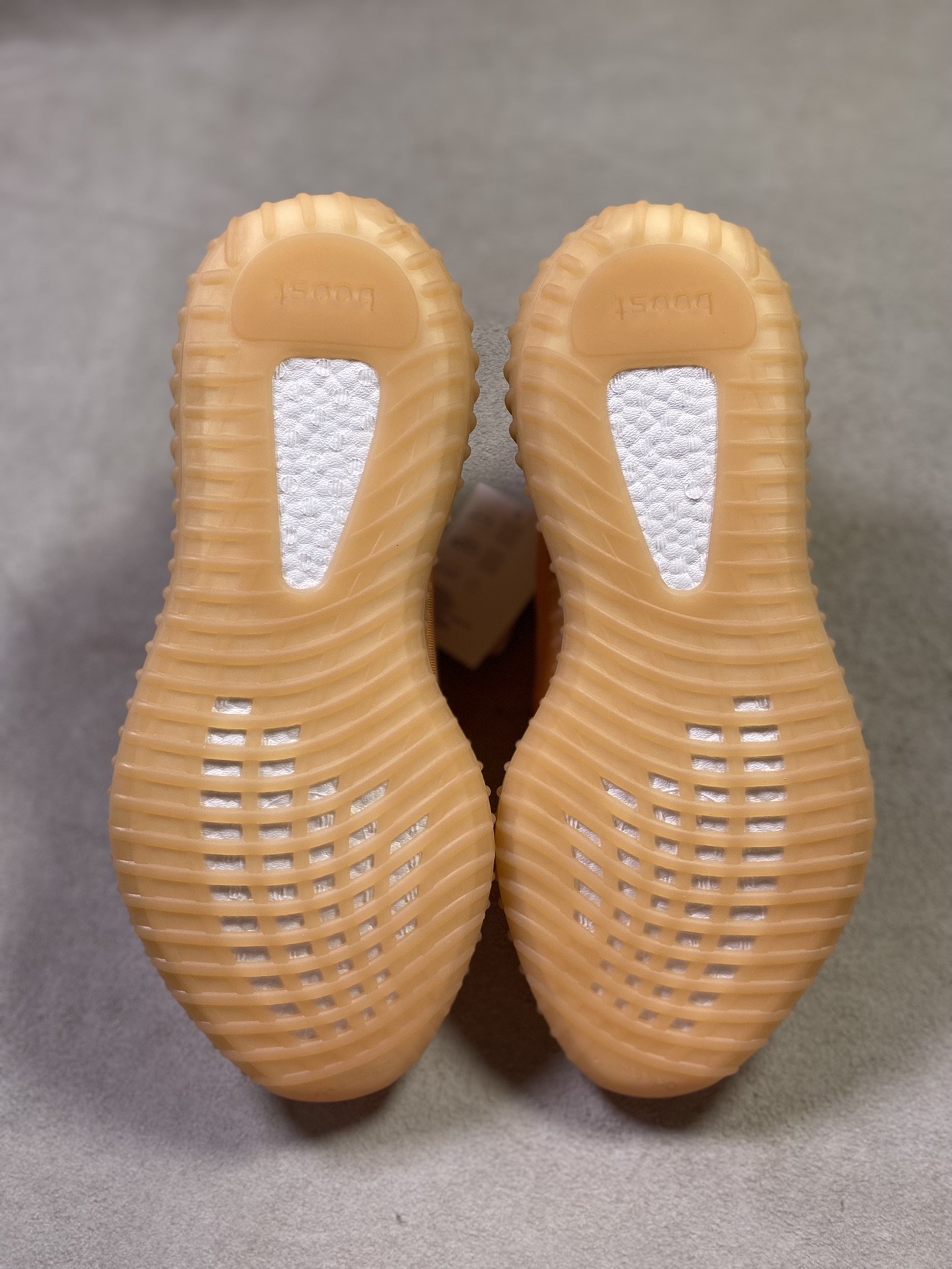 YEEZY350v2“MonoClay”黏土最强性价比版本V2全新全透网纱系列懂货的看鞋型一眼便知不用赘
