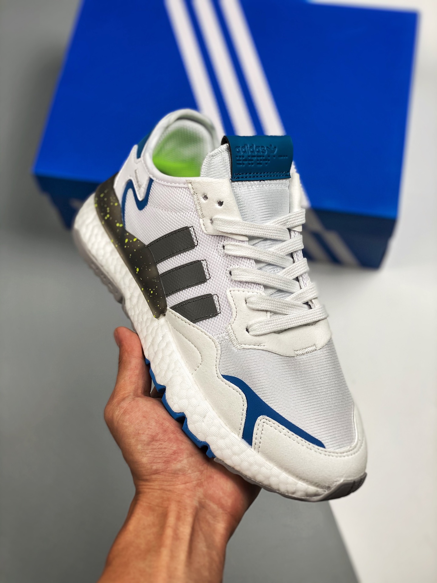 AD Nite Jogger Boost blanco y azul, trébol, corredor nocturno colaboración, número de producto: FX6904, zapatillas de r…