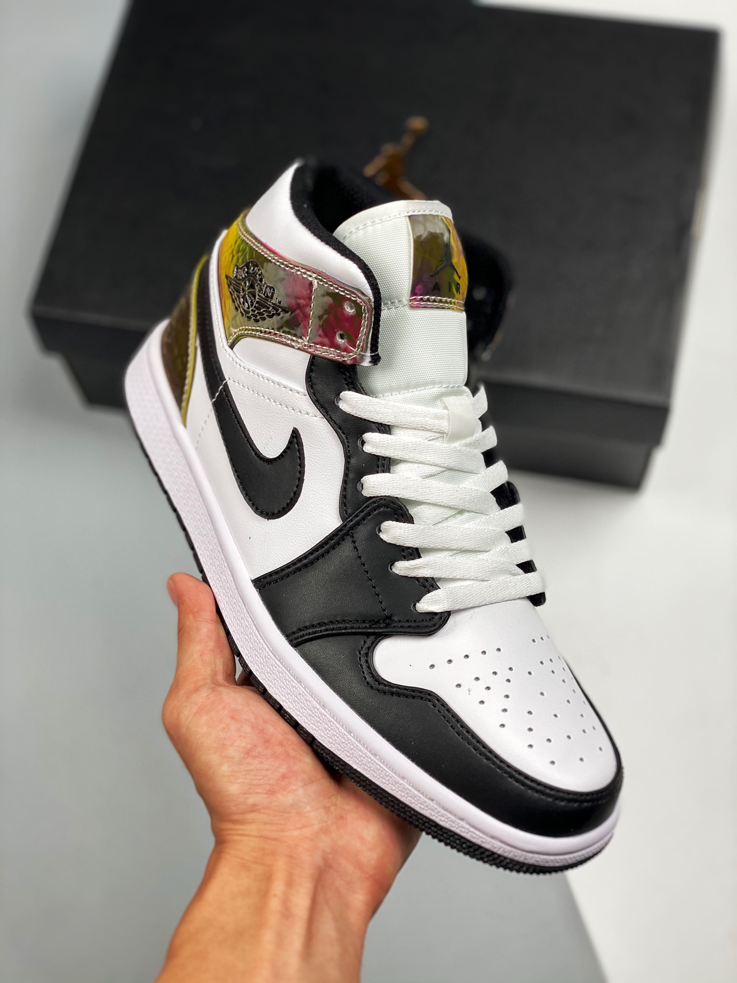 Air Jordan 1 Mid Blanco, negro y colorido Serie de caña media Nuevo lote Suela original con molde original Piel persona…