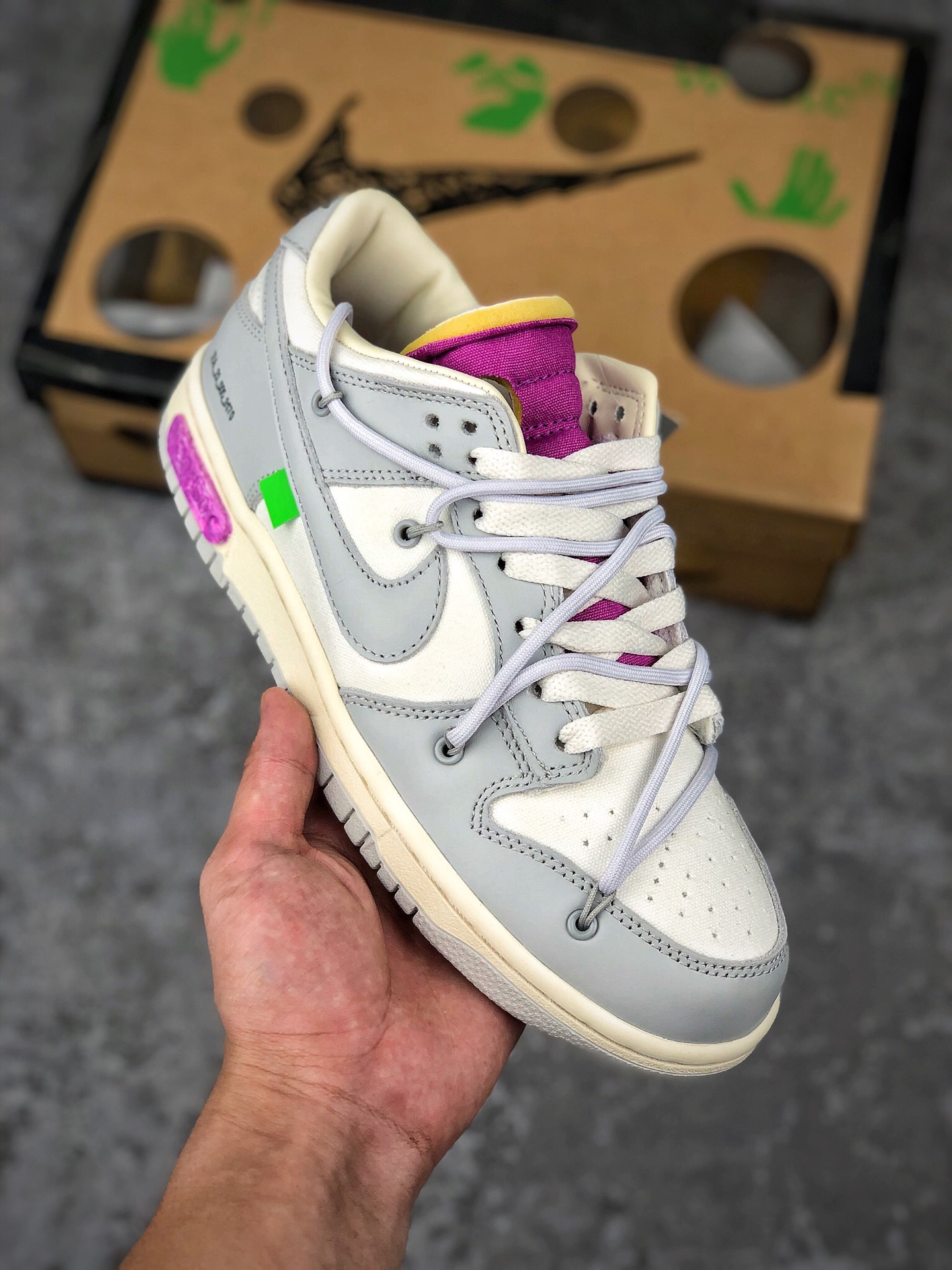  核心放店 
Nike 0ff-White x Nike Dunk Low“03 of 50”  OW 白灰紫色
货号：DM1602-118
原厂原档案开发，原盒原标，原厂头层皮料，官方厚鞋舌设计，做工细节全方位比对原鞋。
码数：36 36.5 37.5 38 38.5 39 40 40.5 41 42 42.5 43 44 44.5 45 46.5 47.5