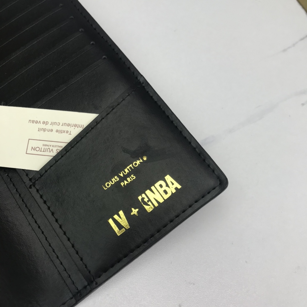 Genuine leather bifold wallet packaging