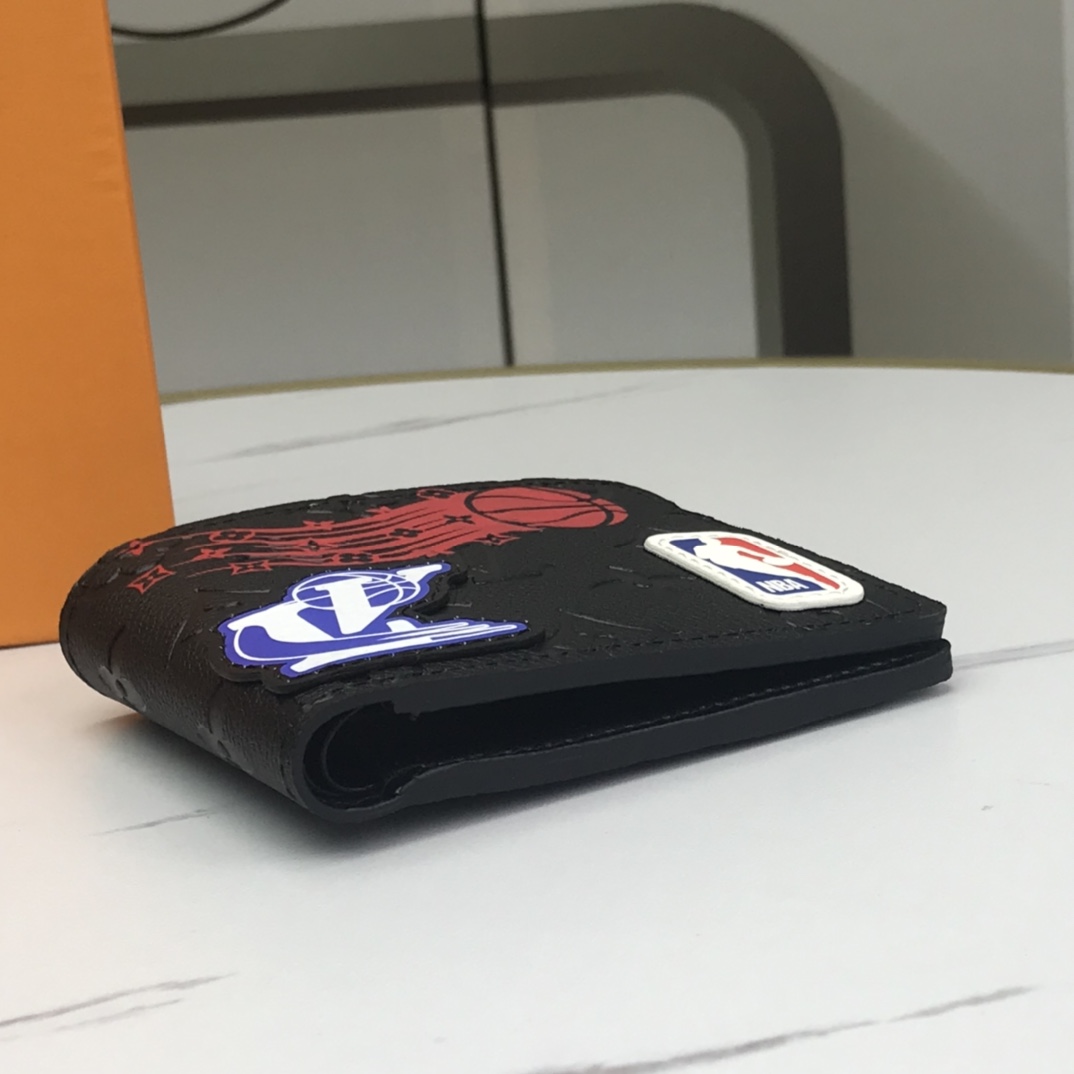 Side profile view of the bifold leather wallet