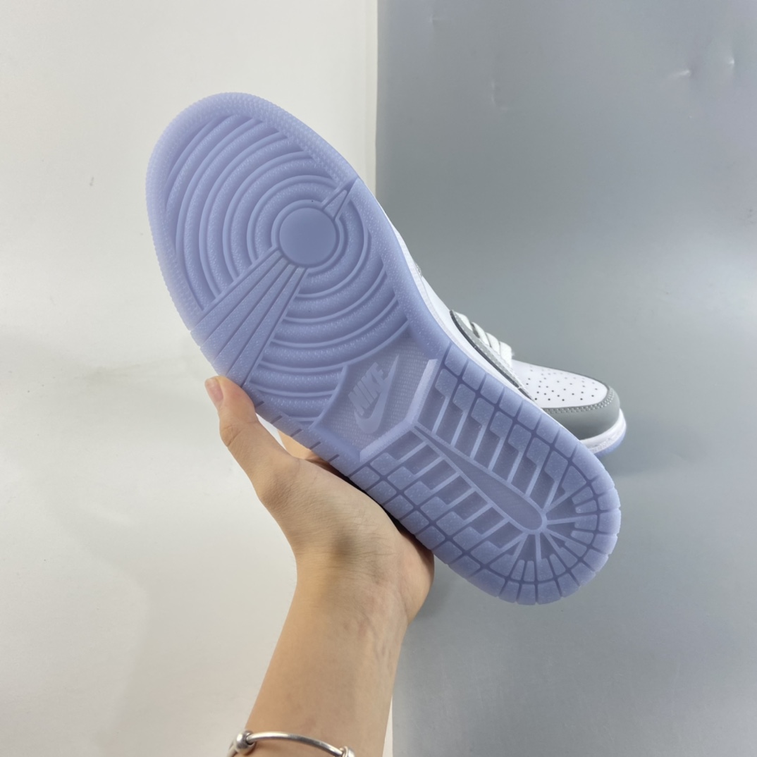 P240   Air Jordan 1 Low AJ1低帮时尚休闲板鞋 DC0774-105