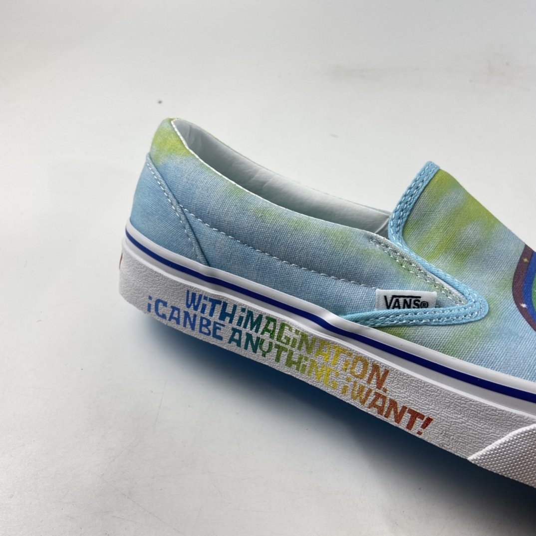 P150  Vans Slip On X 彩虹海绵宝宝联名一脚蹬限量款”高端支线卡通情侣低帮硫化帆布休闲运动板鞋“彩色卡通”VN0A5KXMZAW