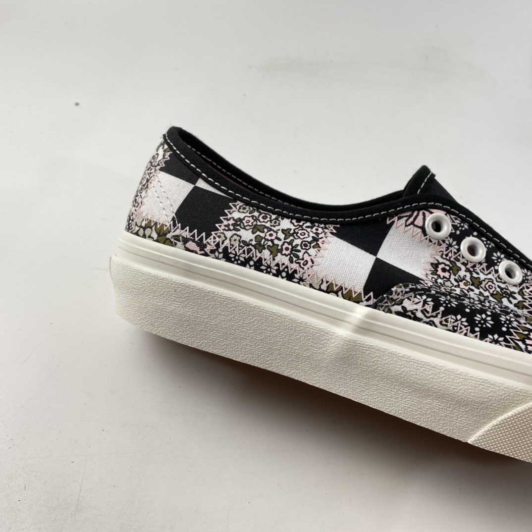 P150  拼布！ 拼布！这次是小碎花拼布！ Vans Meadow Patchwork” 万斯小碎花拼布低帮休闲板鞋 VN0A5HZS9FY