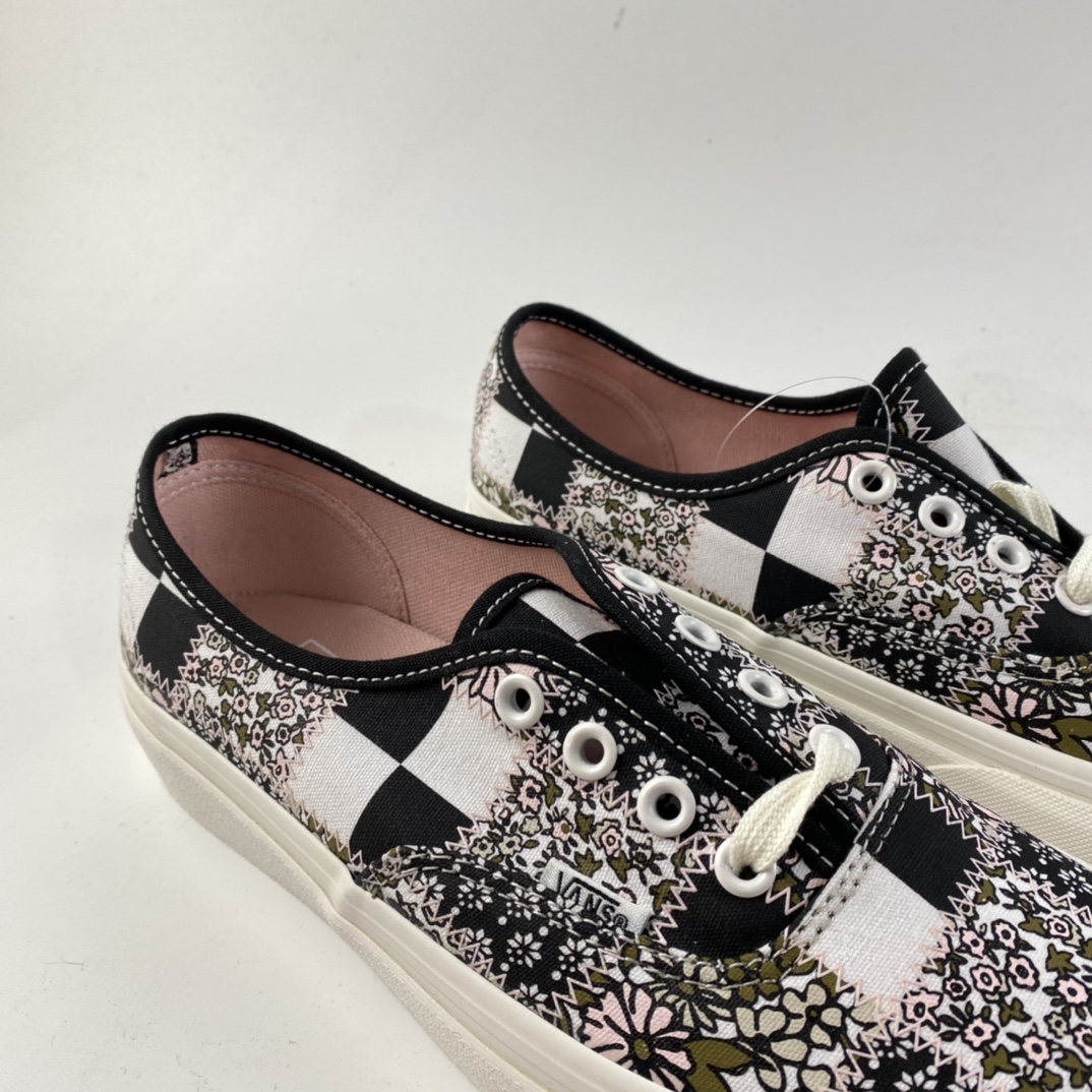 P150  拼布！ 拼布！这次是小碎花拼布！ Vans Meadow Patchwork” 万斯小碎花拼布低帮休闲板鞋 VN0A5HZS9FY