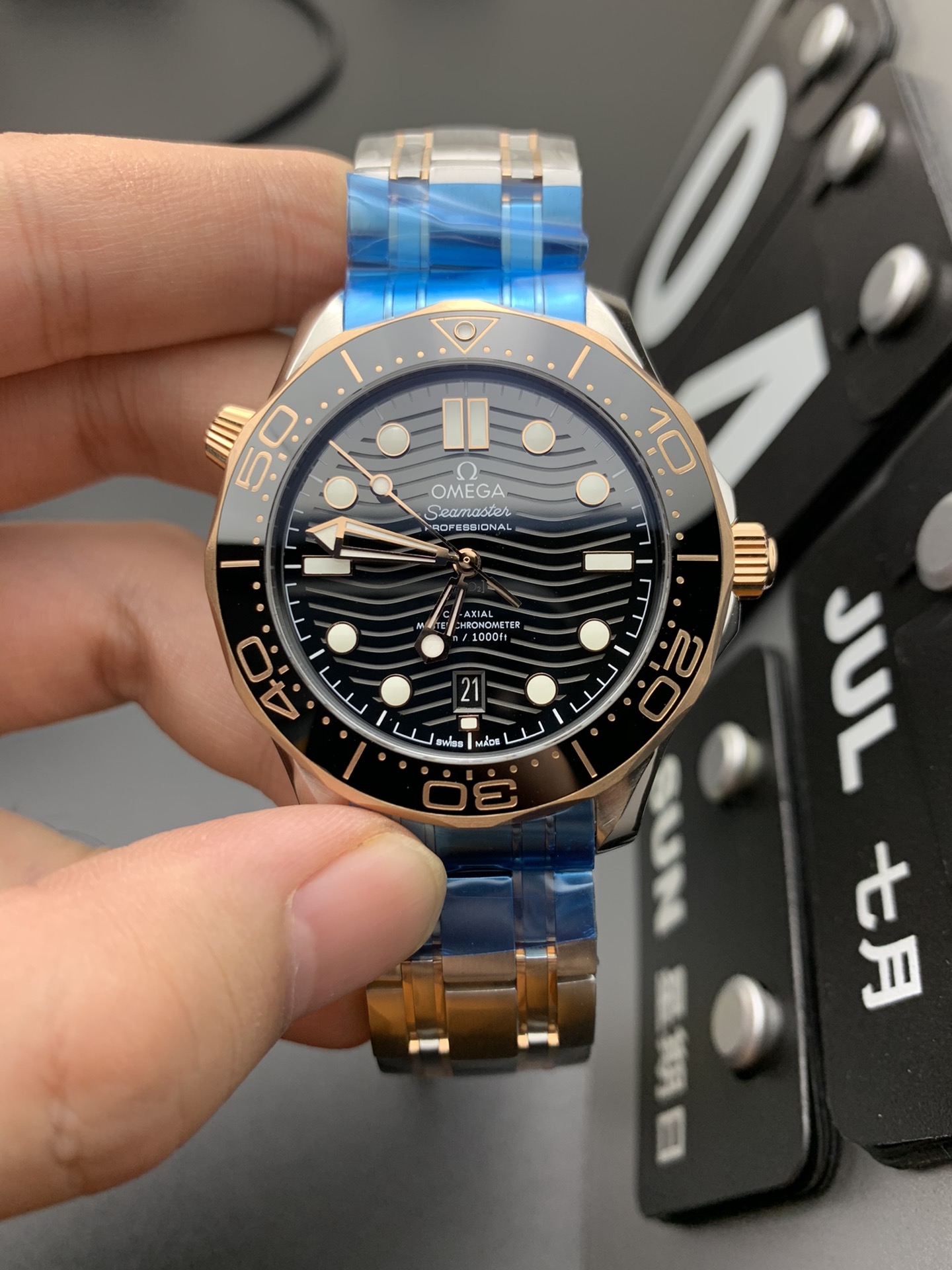 Omega 玫瑰金海马300