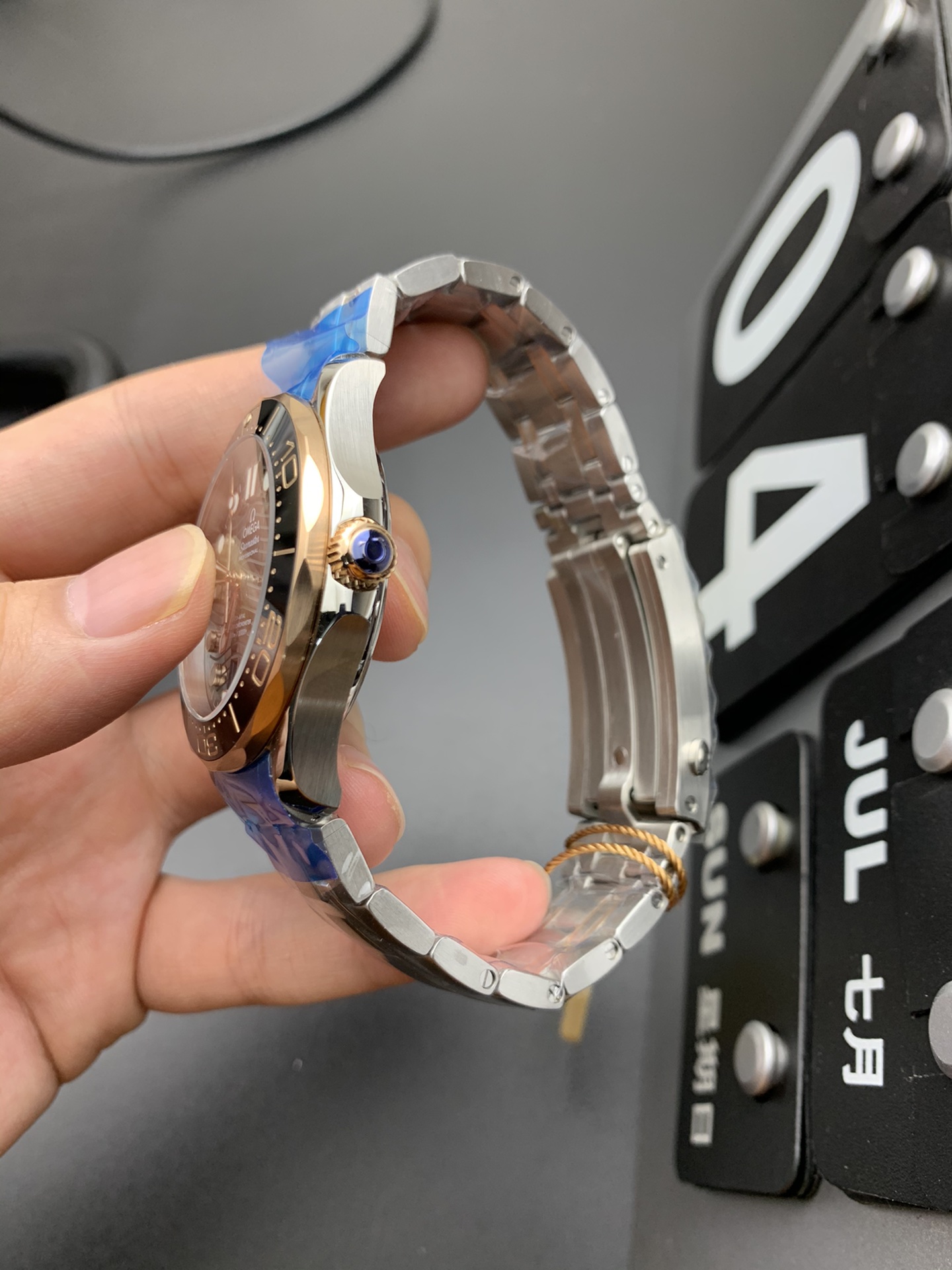 Omega 玫瑰金海马300
