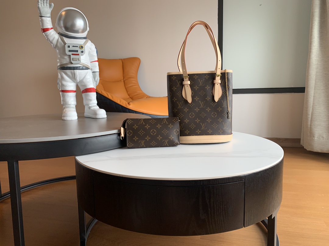 Louis Vuitton Fashion
 Bucket Bags M42238