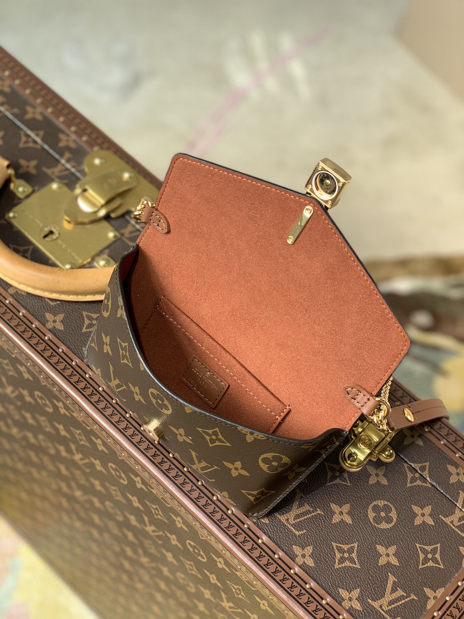 Louis Vuitton LV Padlock on Strap 腋下包 M80763焦糖色