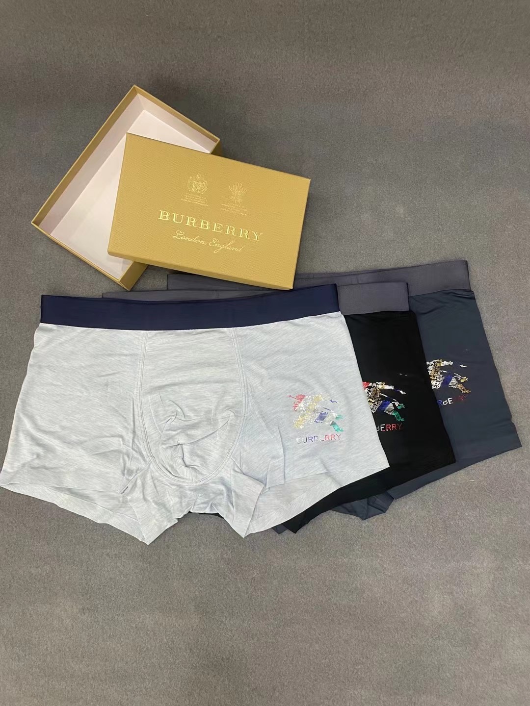 新品巴宝莉BURBERRY独家定制设