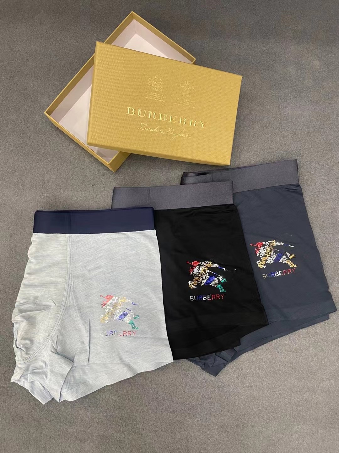 新品巴宝莉BURBERRY独家定制设