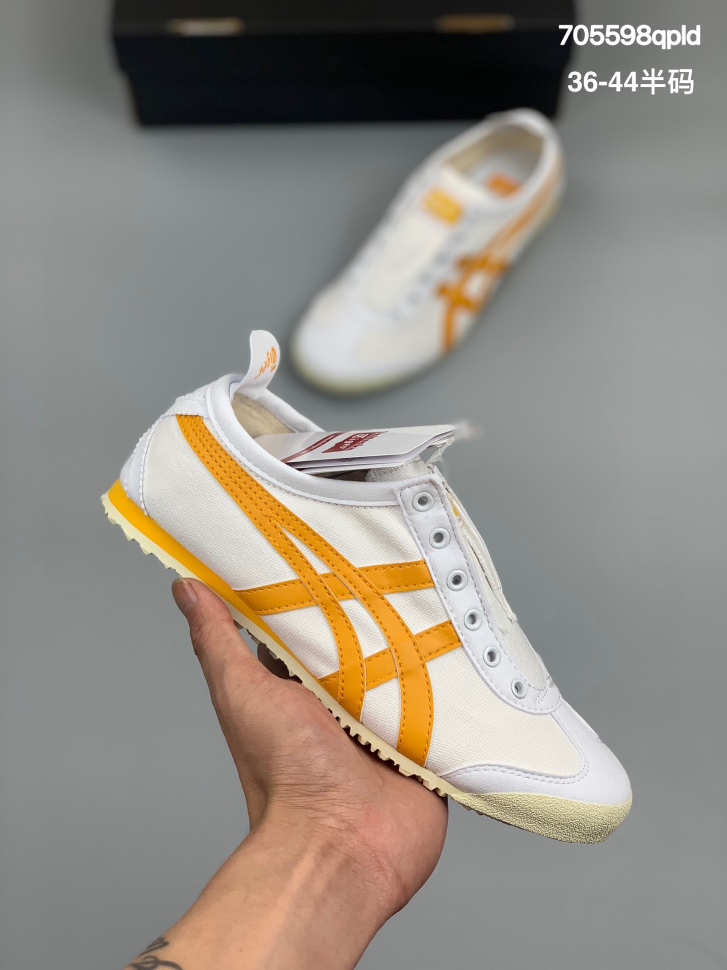 
Asics Onitsuka Tiger MEXICO 66 夏季单品亚瑟士帆布系列帆布板鞋 #MEXICO 66是鬼冢虎旗下最经典的款式，李小龙最喜欢的一款训练鞋休闲鞋！鞋身特有的虎爪造型LOGO，辨识度非常高！更是由偶像明星李宇春等人代言，成为越来越流行的休闲鞋选择  
尺码:36 37 38 39 40.5 41.5 42 43.5 44
编码:705598qpld