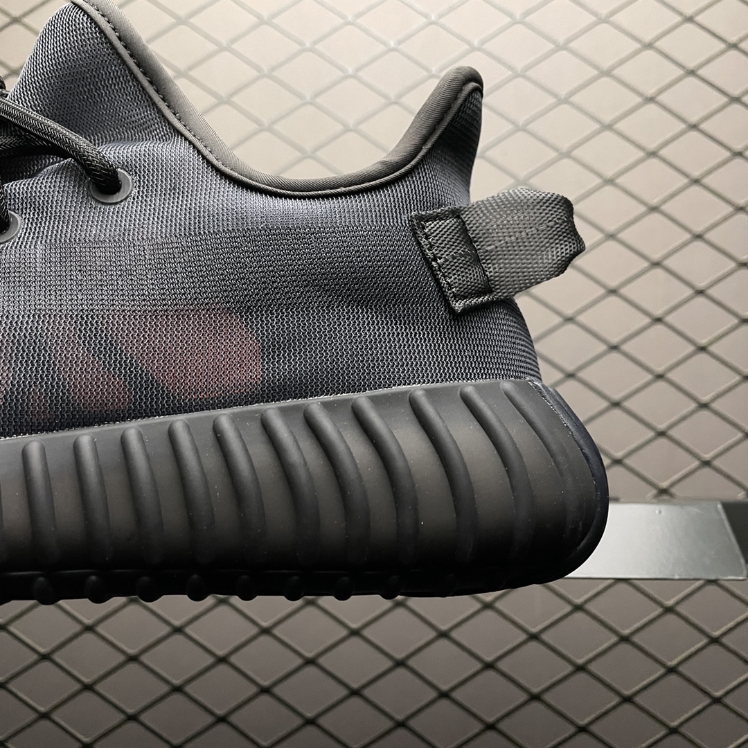 Adidas Yeezy Boost 350V2 "Mono Black" Kanye West Yeezy GX3791 Sizes: 36 4