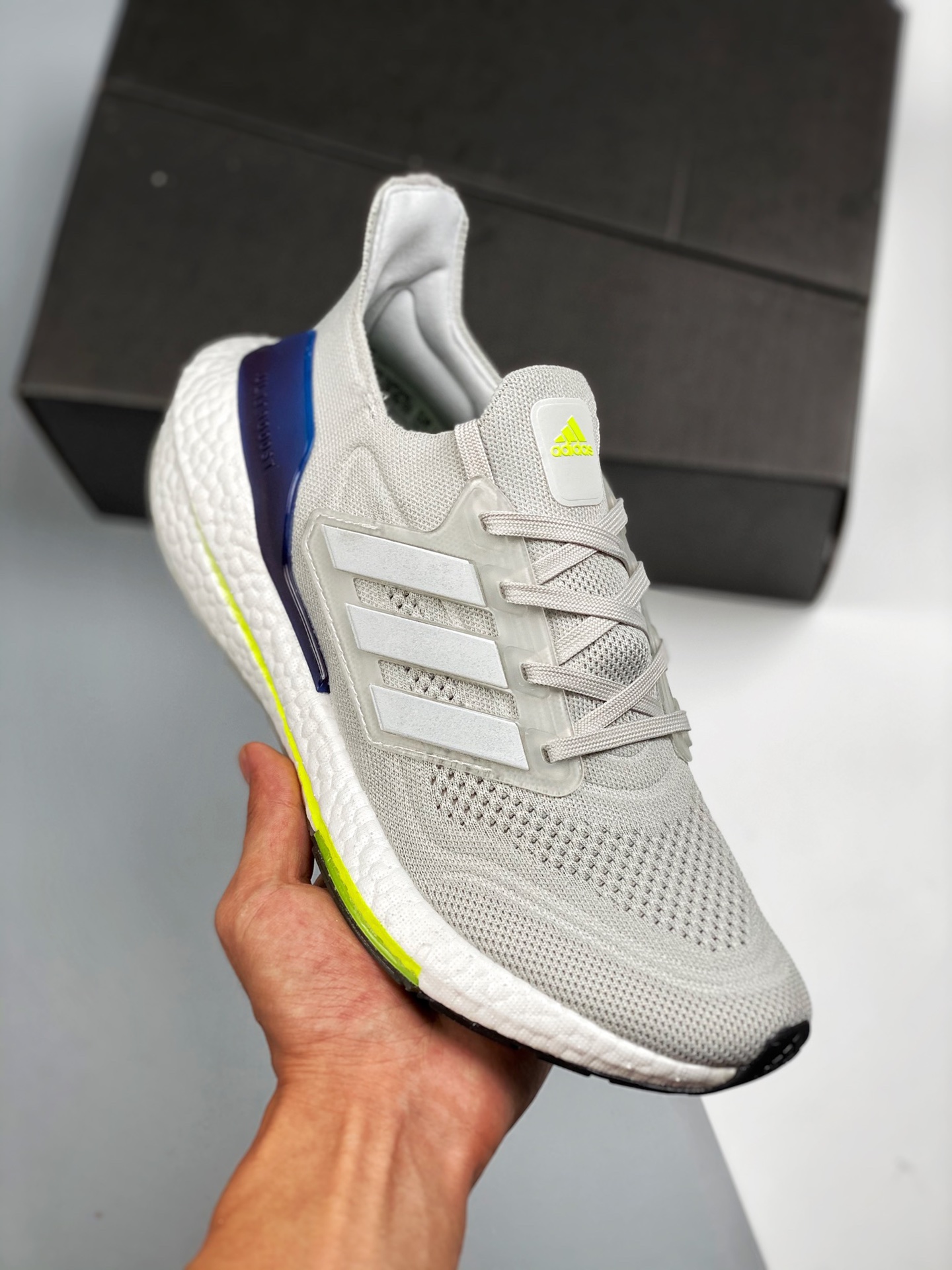 Ultra Boost 7.0 gris claro, lanzamiento simultáneo en tiendas, fotos reales en primer lanzamiento. En comparación con a…