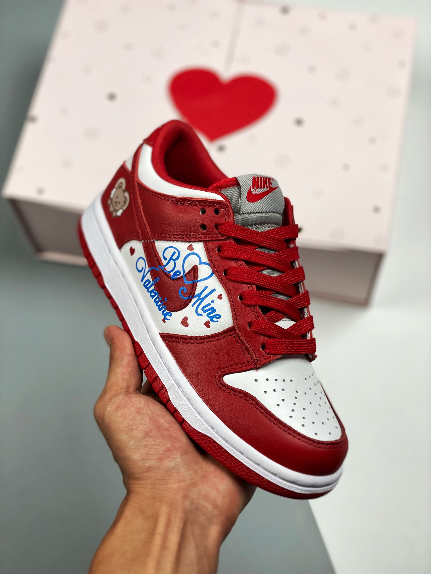 Nike Dunk Low 情人节 甜心小熊🐻 鞋实拍首发 #原厂织唛标 一致匹配原版 #全市场唯一正确鞋带绑法 #原楦原纸板开发 匹配原版98%以上 #后跟垫棉独家呈现 后跟反口里弧度正确 #全新后跟电绣 电绣针数与ZP一致 #原厂皮…