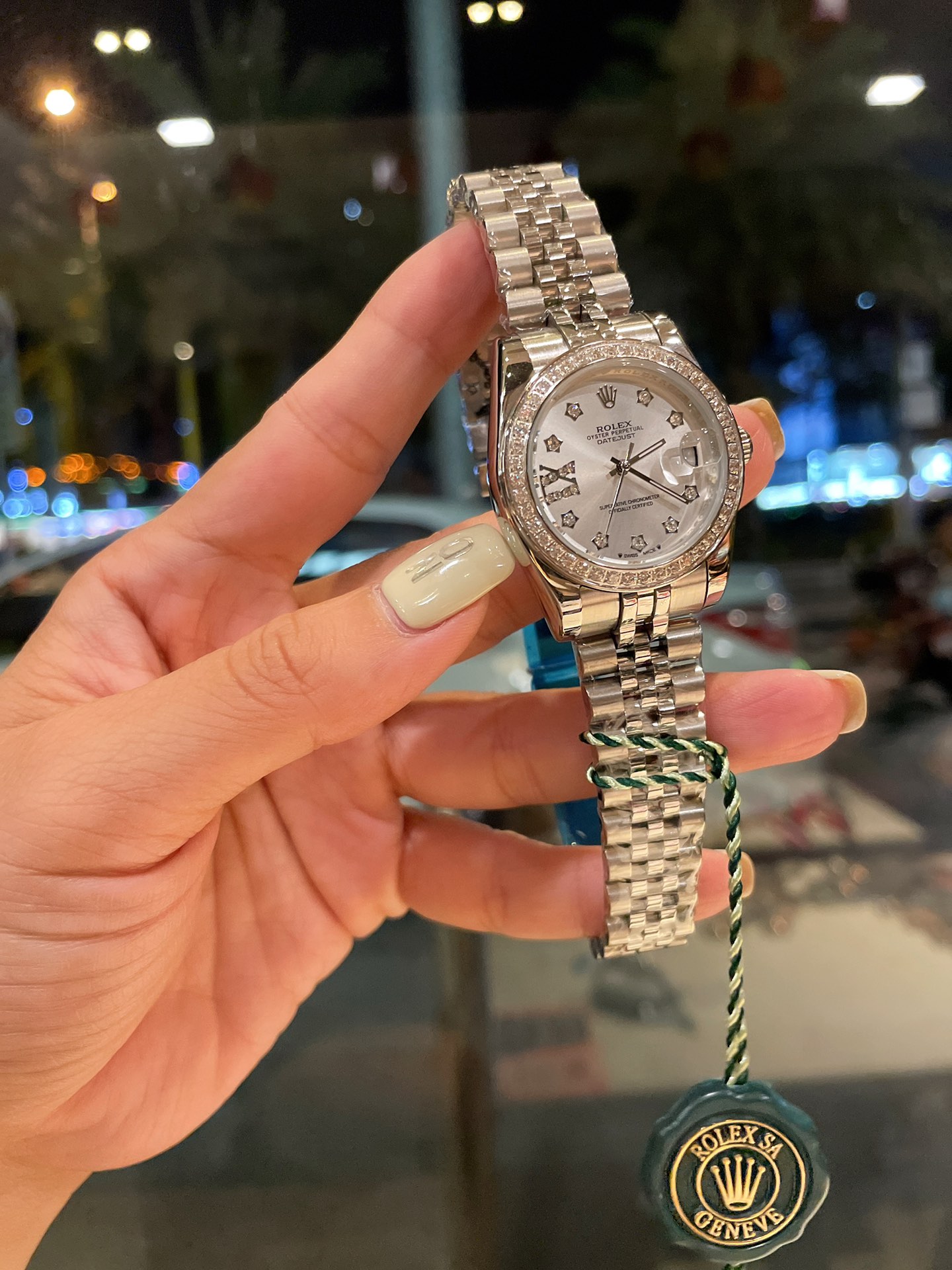 K0    劳力士 Rolex  日志 系列经典女款310 实芯五珠钢带-原装压扣  设计显出独特高贵优雅女神气质316精钢表壳搭配施华洛世奇水晶钻石，纯手工镶嵌而成，女性气质，高端大气，不显浮华的风格广受成功人士喜爱，逐渐深刻人心，并备受各界女士推重。工艺精湛，糅合尊贵、典雅和独特气质于一身