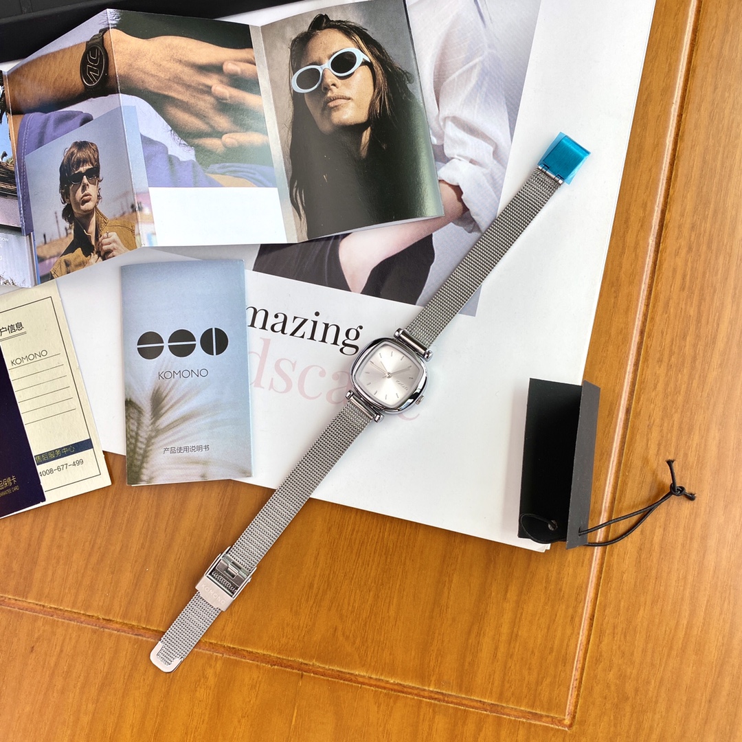 NO:151490,Belgian retro trendy brands, popular trendy watches in Europe and the United States; KOMONO is good at breaking the boundaries between retro and avant-garde, giving the watch a trendy style with modern techniques and colorful colors, becoming a trendy model!  The 24mm watch diameter, exquisite small dial, elegant and luxurious as jewelry, the Milan steel belt is integrated, like jewelry, and it is comfortable to wear, becoming the goddess's eye-catching highlight. The smooth, round and small square dial combines elegance and personality, with simple lines outlined, three-needle design, slender pointers echo the strip scale, simplify the complex and make it look more delicate; the textured metal back cover is engraved with logos, highlighting the brand charm, the new packaging continues the KOMONO artistic design, the simple style highlights the texture of the watch, fashion trend, and gifts for your own use!  ,19860909批.比利时复古潮牌,欧美当红潮表；KOMONO善于打破复古与前卫的界限,以摩登手法与缤纷色彩赋予腕表至潮风格,成为潮流典范！24mm表径,精致小表盘,首饰般优雅轻奢,浑然一体的米兰钢带,如珠宝首饰围绕纤纤玉手,佩戴舒适服帖,成为女神的抢镜亮点.光滑圆润小巧的方形表盘兼具优雅与个性,简约线条勾勒,三针设计,细长指针呼应条形刻度,化繁为简,更显纤巧；质感金属后盖镌刻标志,彰显品牌魅力,全新包装延续KOMONO艺术设计,简约风格凸显腕表质感,时尚潮流,自用送礼佳品！,,Watch