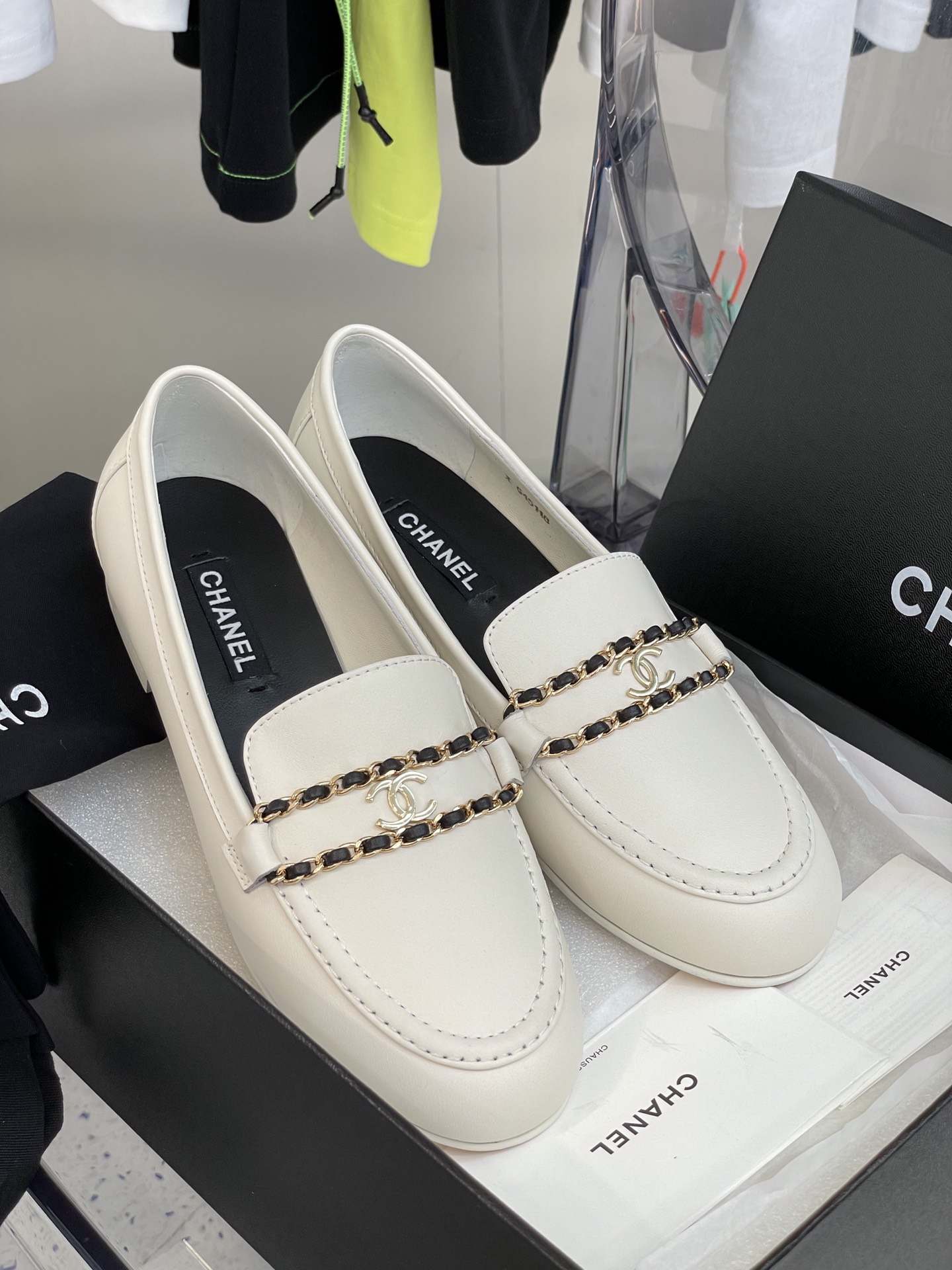 Chanel CC Logo White Patent Leather Loafers Shoes Sz 38 ref275029  Joli  Closet