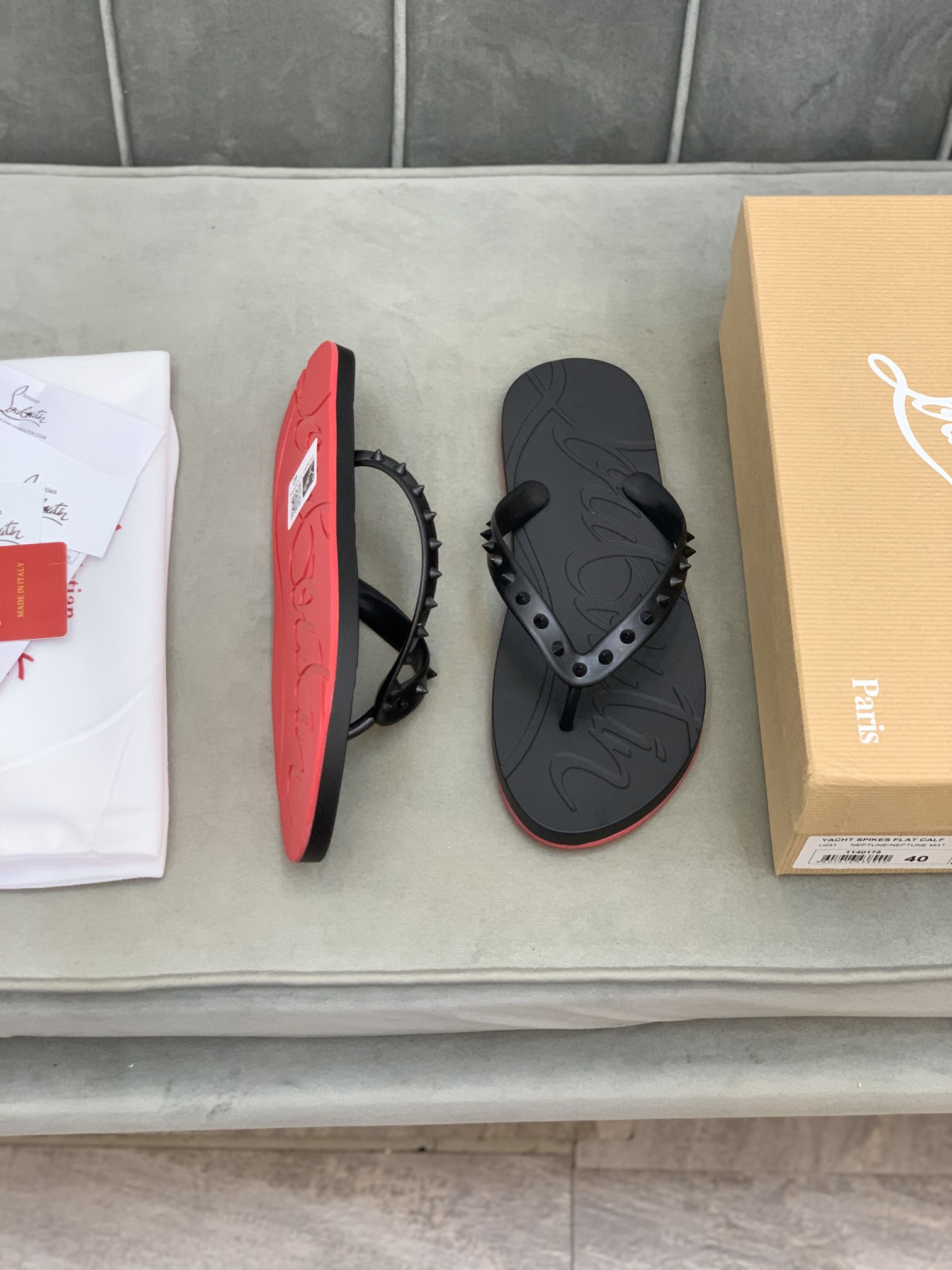 Precio de venta: P90 Marca del producto: CL Red Bottom Shoes* "CL*" chanclas Talla: 35-44 (se puede 
