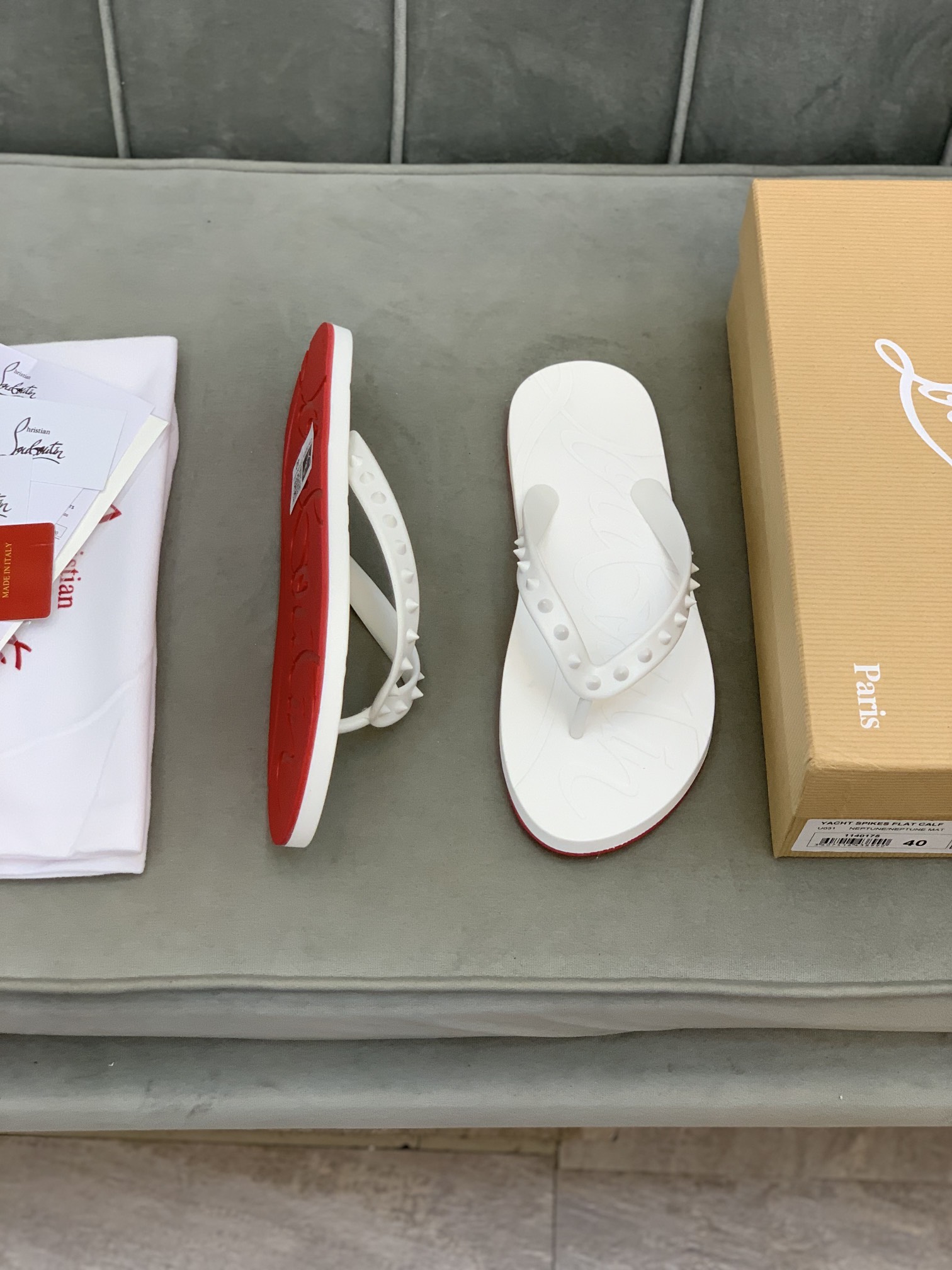Precio de venta: P90 Marca del producto: CL Red Bottom Shoes* "CL*" chanclas Talla: 35-44 (se puede 