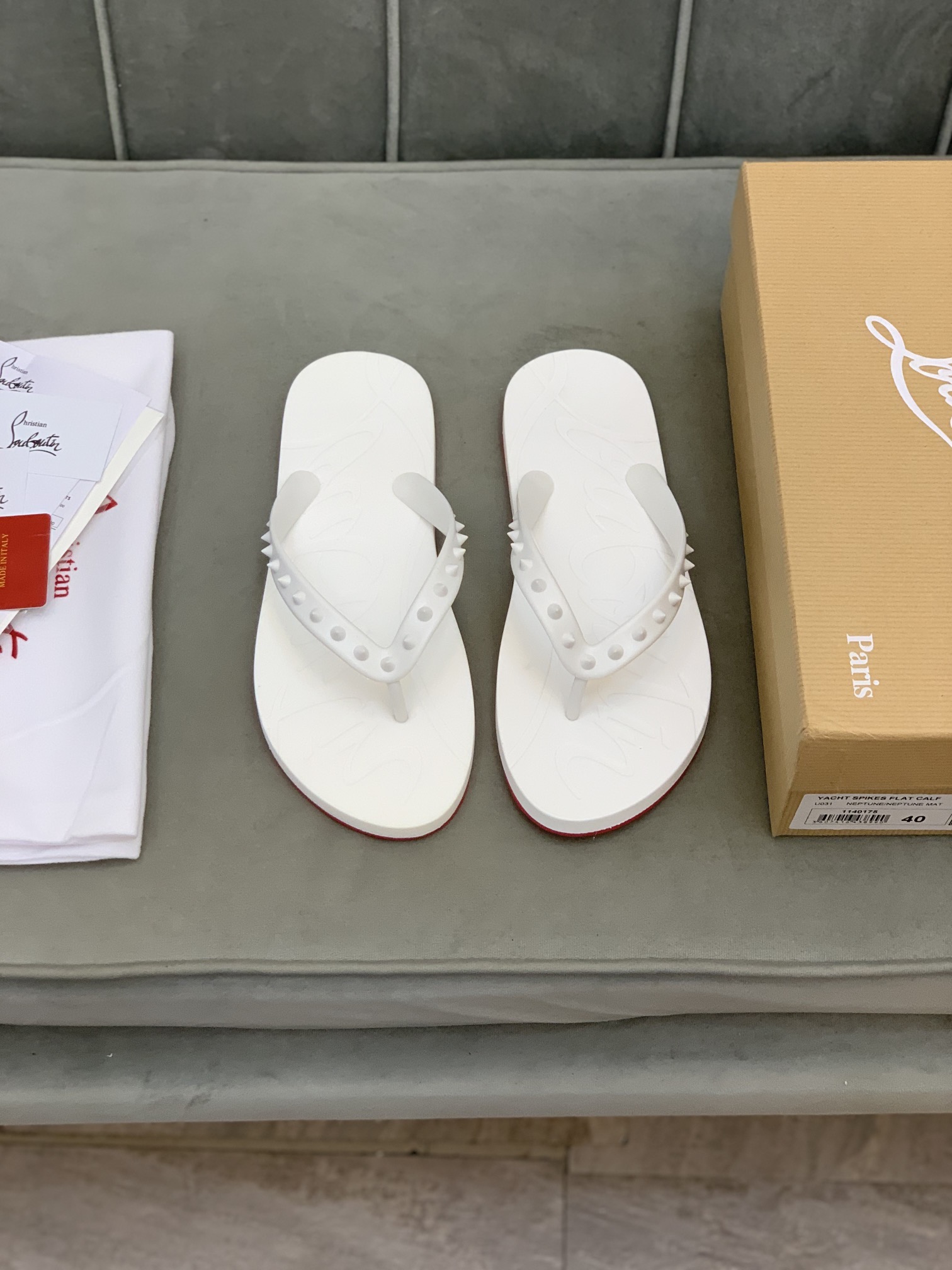 Precio de venta: P90 Marca del producto: CL Red Bottom Shoes* 