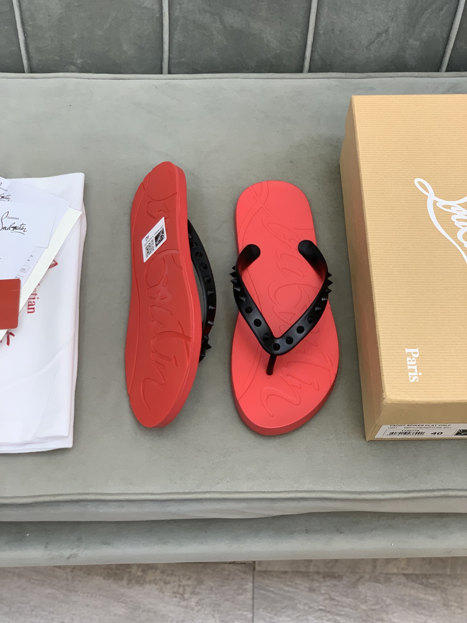 Precio de venta: P90 Marca del producto: CL Red Bottom Shoes* "CL*" chanclas Talla: 35-44 (se puede 