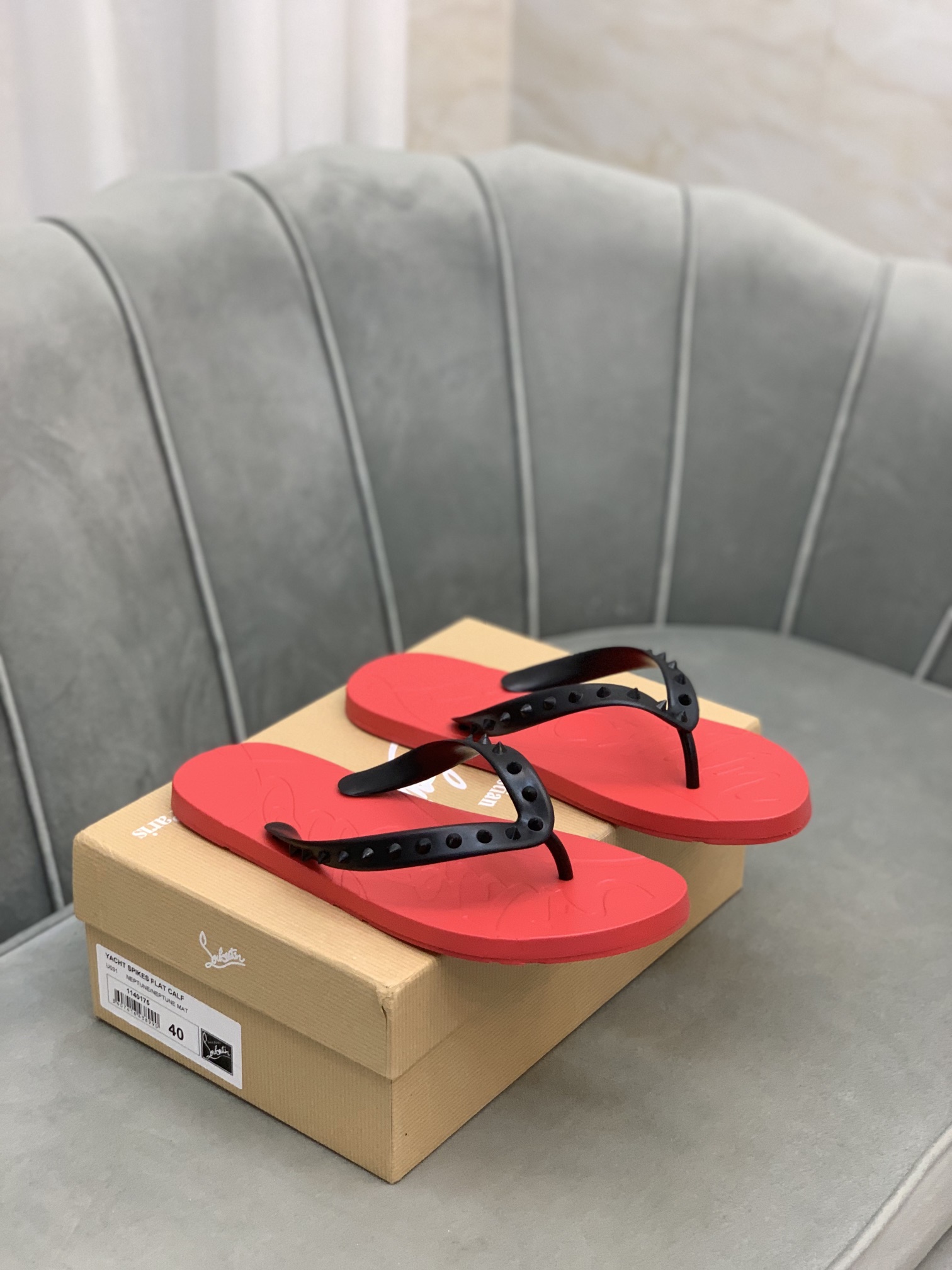Precio de venta: P90 Marca del producto: CL Red Bottom Shoes* "CL*" chanclas Talla: 35-44 (se puede 
