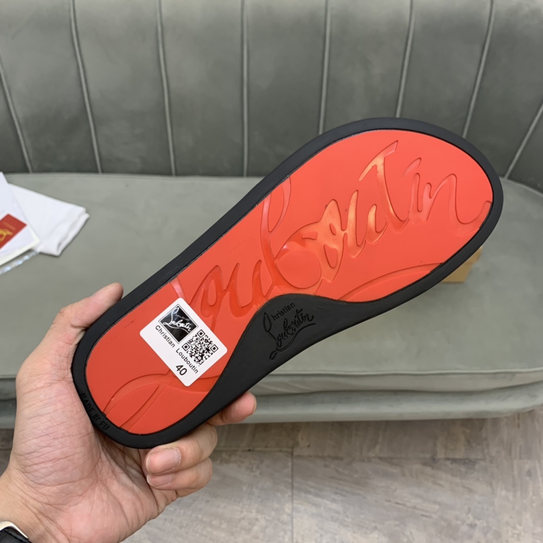 Precio de venta: P130 Marca comercial: CL Red Bottom Shoes* "CL*" Slippers Talla normal: 38-44 (se p