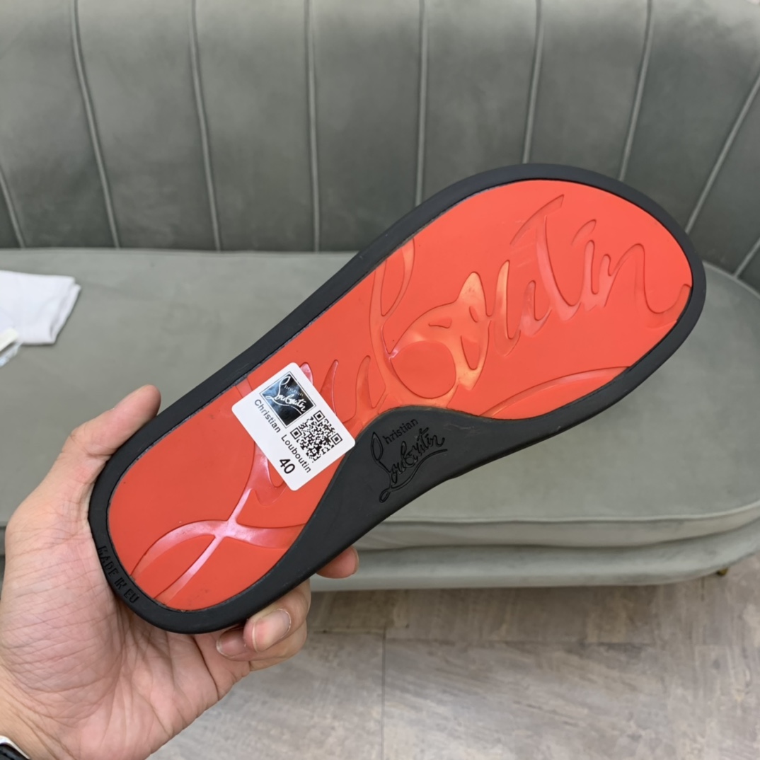 Precio de venta: P130 Marca: CL Red Bottom Shoes* "CL*" slippers Talla: 38-44 (se puede personalizar