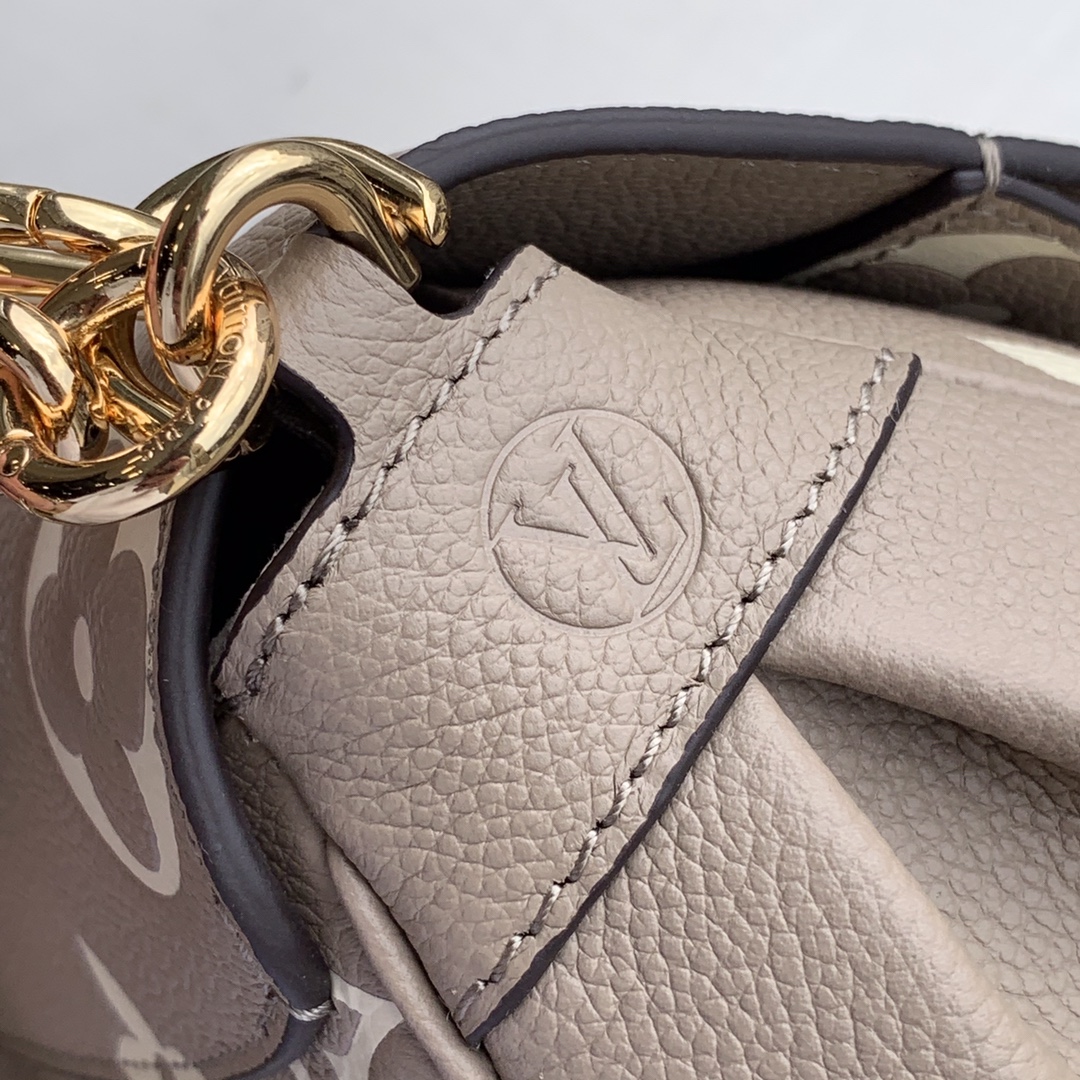 Louis Vuitton LV Favorite M45836