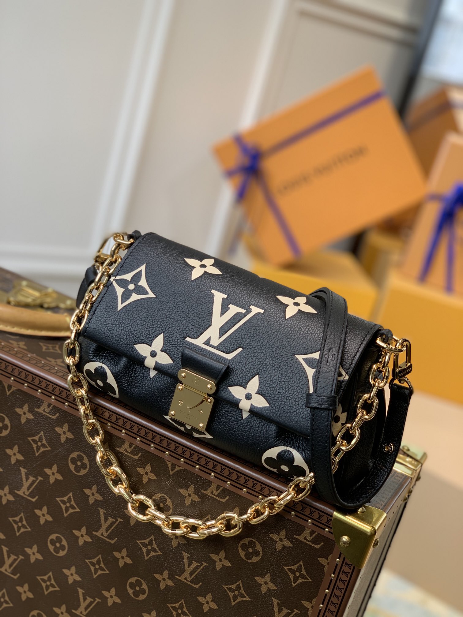 Louis Vuitton LV Favorite M45859