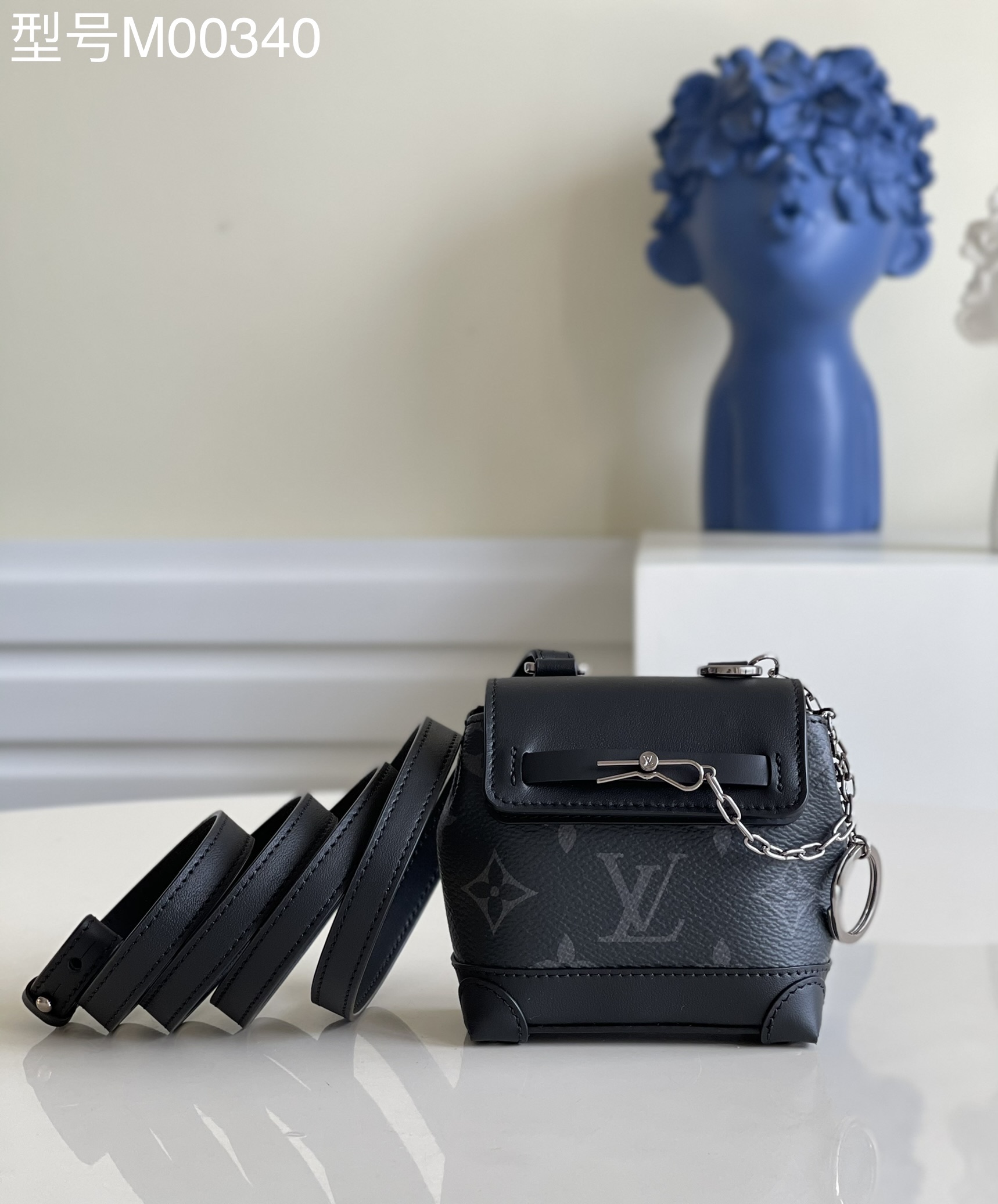NO:397174,[Exclusive real shot of M00340 black flowers] Autumn and winter series is newly launched Mini Steamer storage bag Monogram Eclipse canvas built with mini box design, paired with pocket polished metal chain opening and closing.x.450, LV [original leather], louis vuitton19860909【独家实拍M00340黑花】 秋冬系列全新推出 Mini Steamer 收纳包Monogram Eclipse 帆布构筑迷你箱形设计,搭配袖珍抛光金属链条开合.x.450,LV【原厂皮】,louis vuitton,Bag
