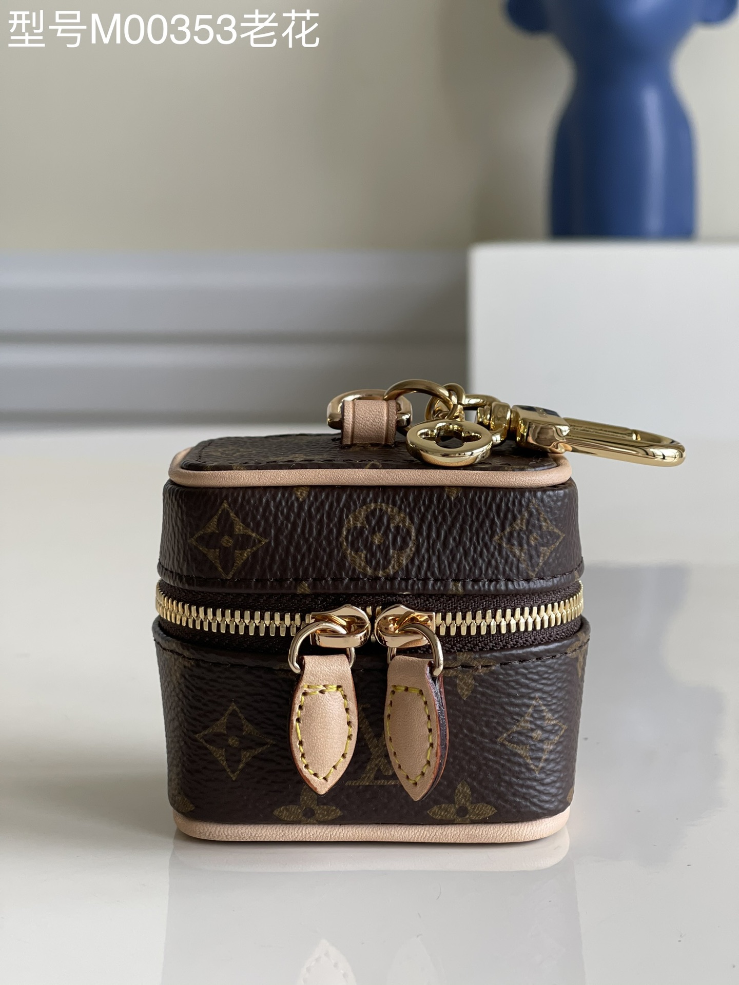 NO:397095,【Exclusive real photo of M00353 presbyterian】The super mini makeup bag 'vanity' is made into a super mini storage Airpods Pro. The size is 6.5*7cm i.【Warm reminder that this model needs another 50 with a chain】, LV【Original leather】, louis vuitton, cosmetic bags & cases19860909【独家实拍M00353老花】 超mini化妆包“vanity”做成超mini收纳Airpods Pro恰好的包 尺寸6.5*7cm i.【温馨提示此款配链条,需另外50】,LV【原厂皮】,louis vuitton,cosmetic bags & cases,Bag