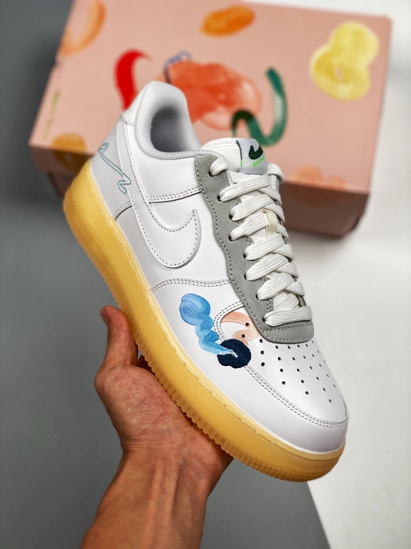 Air Force 1 graffiti pintado a mano, horma original y cartón original, forma pura de Air Force, enfocado en el canal de…