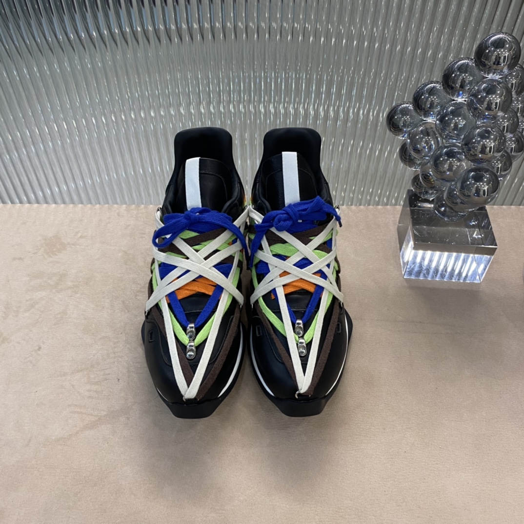 NO:236493,Rick Owens is known as Goethe-style minimalism and the originator of the dark style. It mainly focuses on black and white, simple and unique. This shoe is simply cool!  Rick Owens, who has a symbol of rebellious culture in his personality, a quirky style, and is full of construction aesthetic design, is really awesome!  SS spring new model 12 shoelaces are inserted, which takes more than an hour. Buy genuine versions and make products. The upper is made of sheepskin, the inner and insoles are made of top-layer water-dyed cowhide, the insoles are shock-absorbing and breathable. Size 38-44, casual shoes/sports shoes, sneakers, cowhide, sheepskin19860909瑞克.欧文斯 Rick Owens被称为歌德式极简主义,暗黑系鼻祖,以基础黑白为主,简约且独特.这款鞋简直酷毙了！个性中带有叛逆文化象征,且风格古怪,充满建设美学设计的Rick Owens 真是绝绝子！ SS春季新款 12条鞋带穿插完成,费时1个多小时,购正品打版做货,鞋面采用绵羊皮,内里及鞋垫采用头层水染牛皮,鞋垫减震透气 码数38-44,休闲鞋/运动鞋,sneakers,cowhide,sheepskin,Women's Shoes