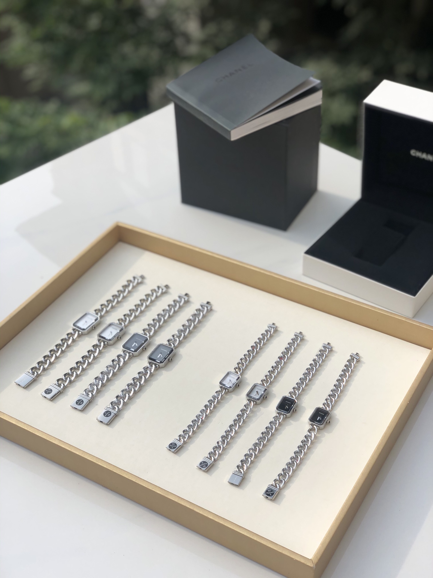 Batch admite correo directo de Hong Kong y EE. UU. Se puede decir que es el reloj más clásico de CHANEL. En 1…