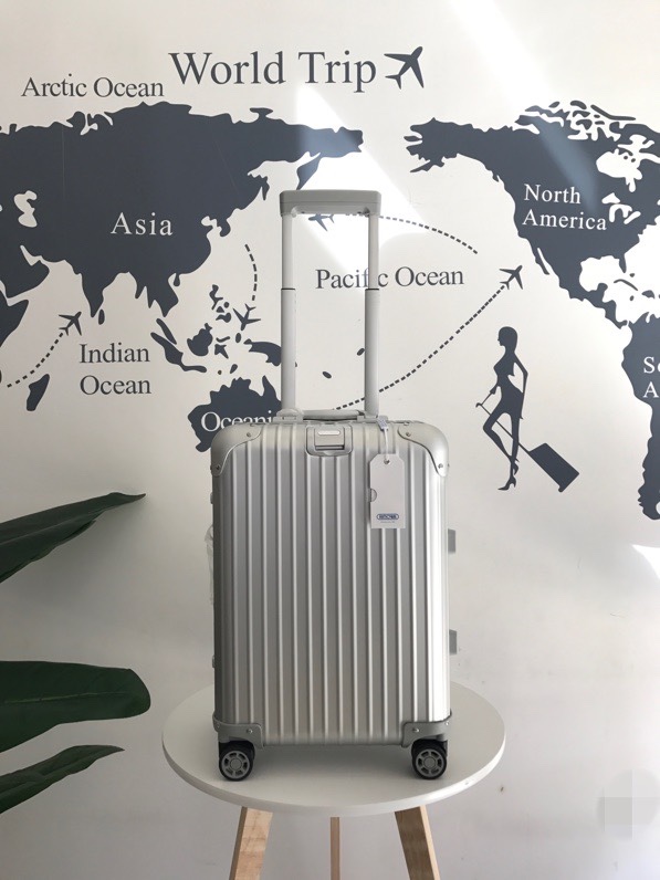 ¡Envío gratis! ¡28 pulgadas Rimowa de aluminio plateado!