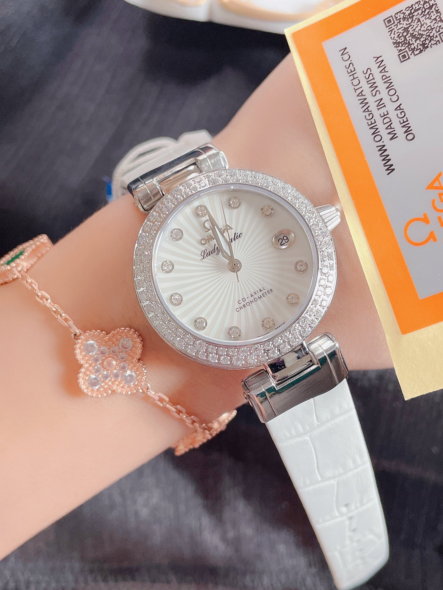 Omega 欧米茄鸟巢系列：进口机芯、拱形蓝宝玻璃，尺寸35mm， 做工品质