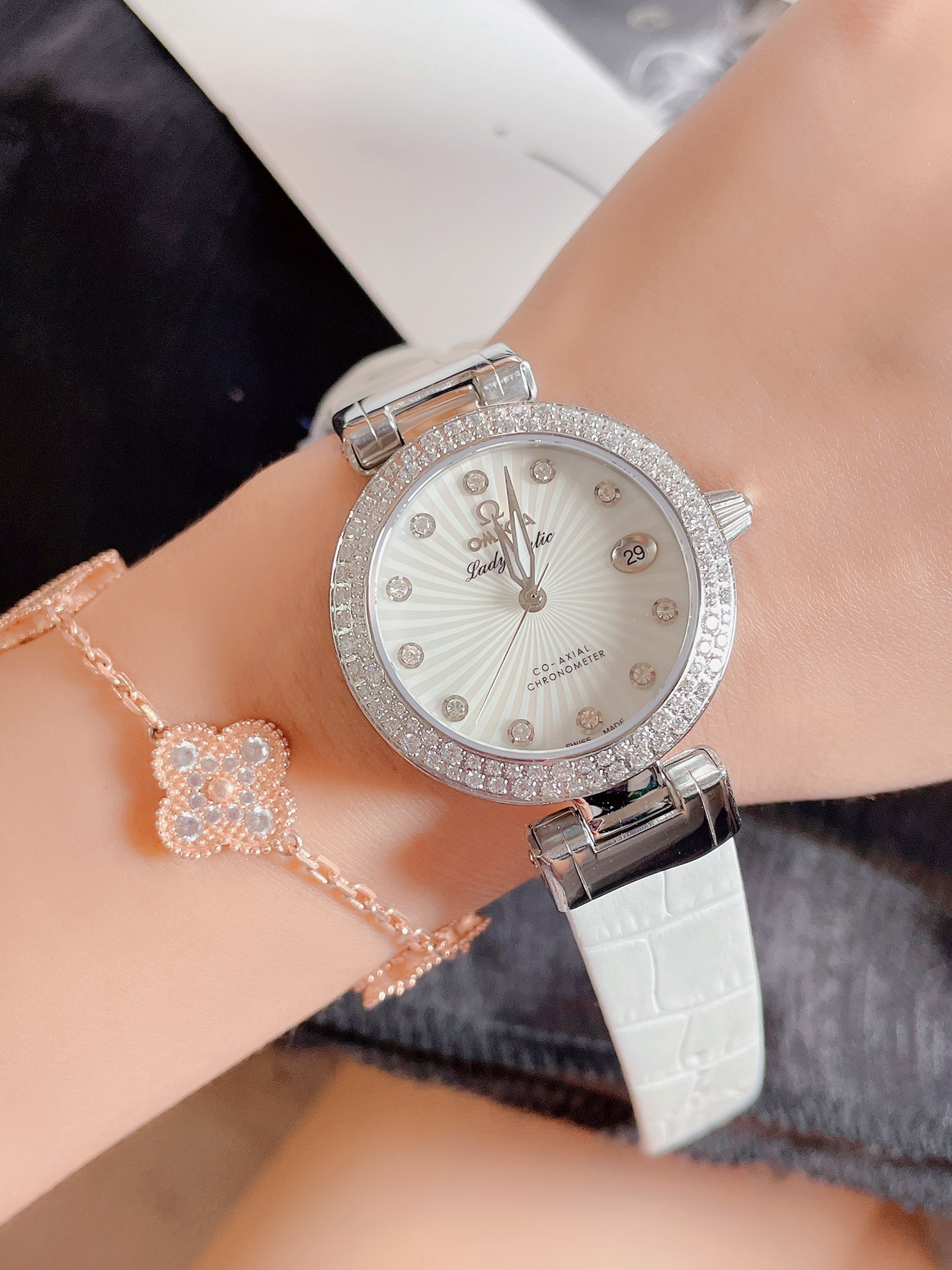 Omega 欧米茄鸟巢系列：进口机芯、拱形蓝宝玻璃，尺寸35mm， 做工品质