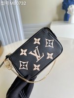 Louis Vuitton AAAAA+
 Clutches & Pouch Bags Empreinte​ Summer Collection Pochette Chains M80732